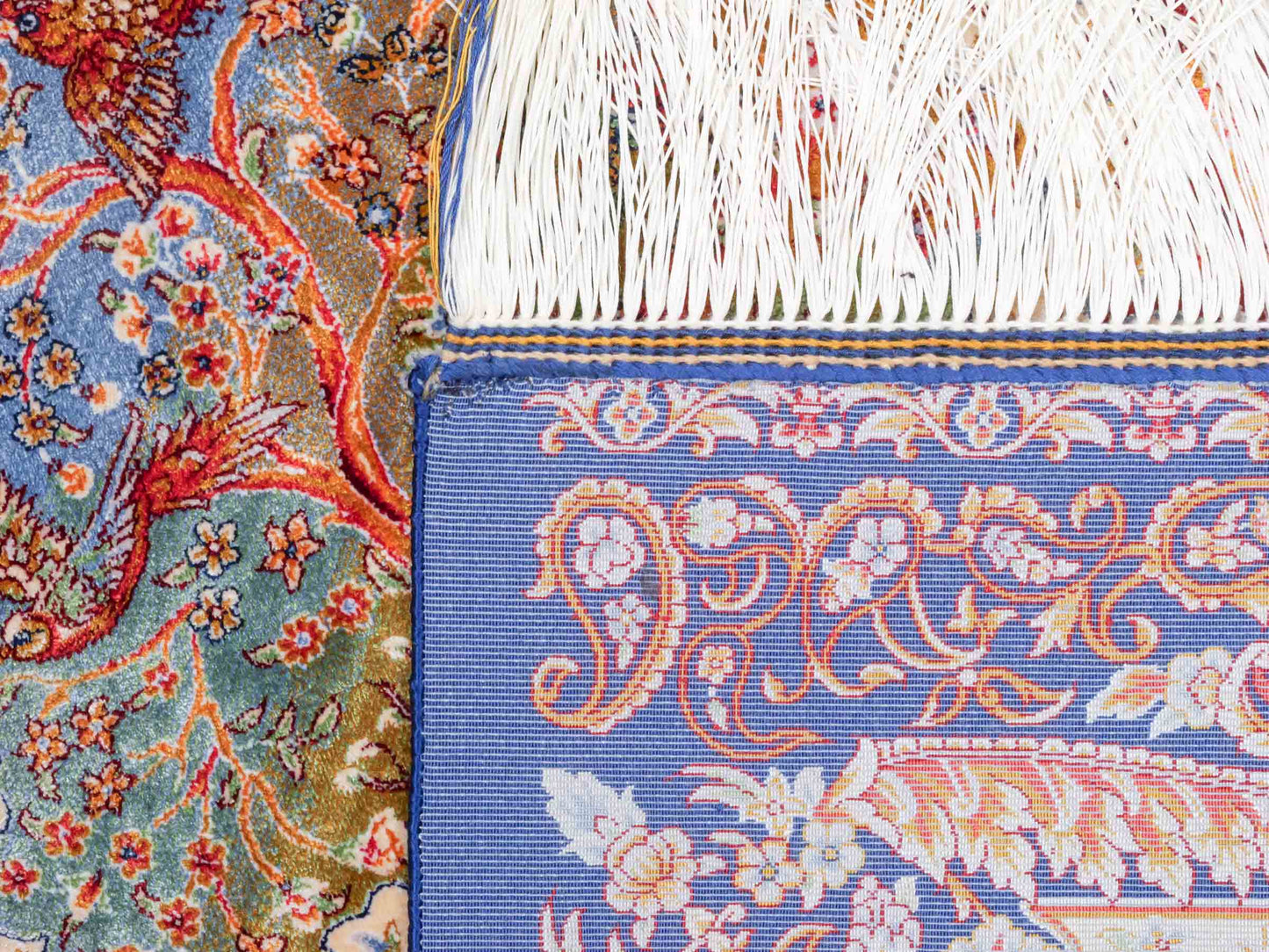 Ghom Maschinenteppich "Faranak" 90 x 60 cm aus pflanzlicher Seide (Viskose) mit Medaillon & Bildmotiv, Navy-Blau. Teppichnummer: V24NY054H. Persian Luxury Collection by Khademi. Made in Iran / Persia – Vertrieb durch JUPITER Intl.