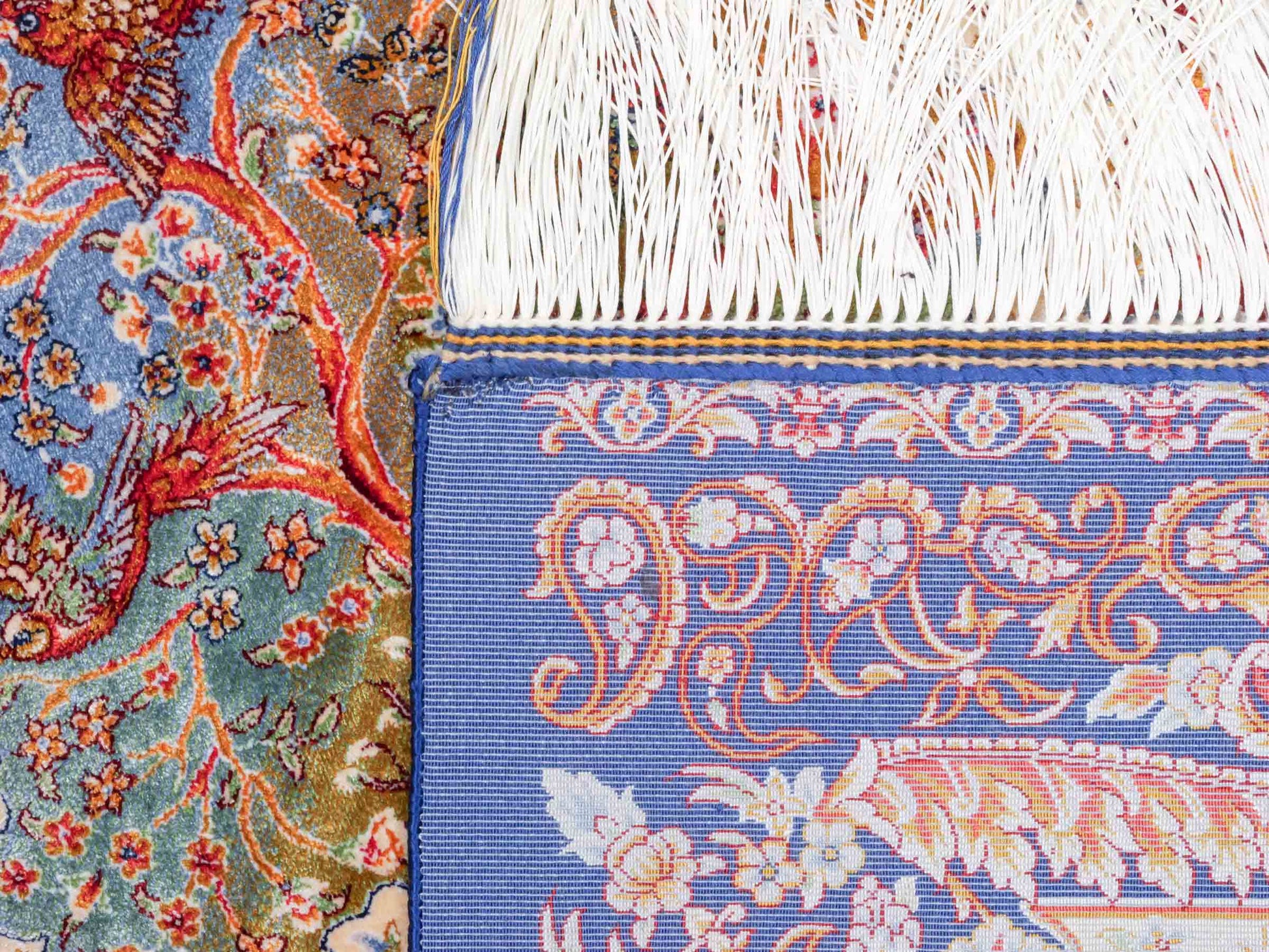 Ghom Maschinenteppich "Faranak" 90 x 60 cm aus pflanzlicher Seide (Viskose) mit Medaillon & Bildmotiv, Navy-Blau. Teppichnummer: V24NY054H. Persian Luxury Collection by Khademi. Made in Iran / Persia – Vertrieb durch JUPITER Intl.