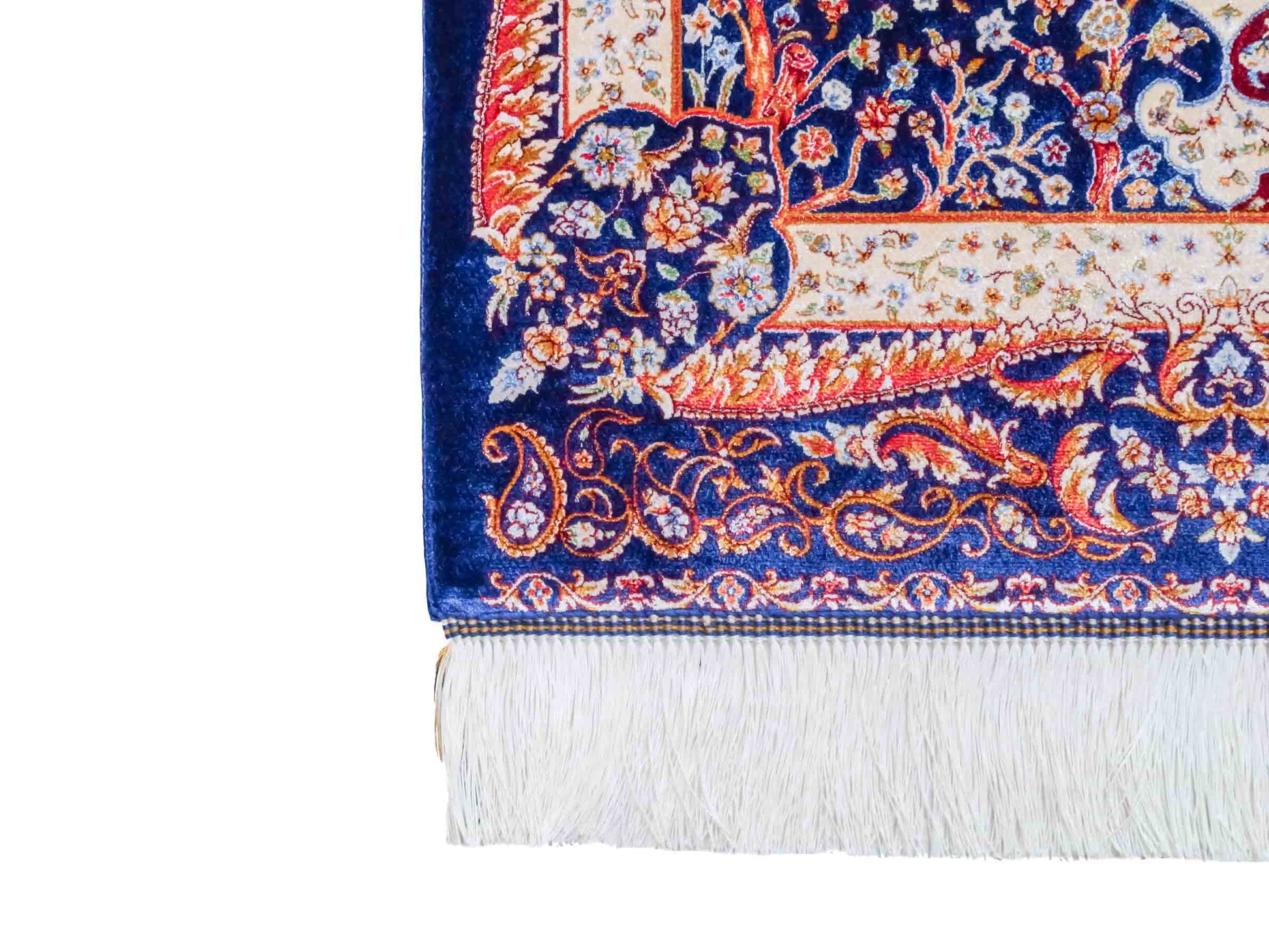 Ghom Maschinenteppich "Faranak" 90 x 60 cm aus pflanzlicher Seide (Viskose) mit Medaillon & Bildmotiv, Navy-Blau. Teppichnummer: V24NY054H. Persian Luxury Collection by Khademi. Made in Iran / Persia – Vertrieb durch JUPITER Intl.