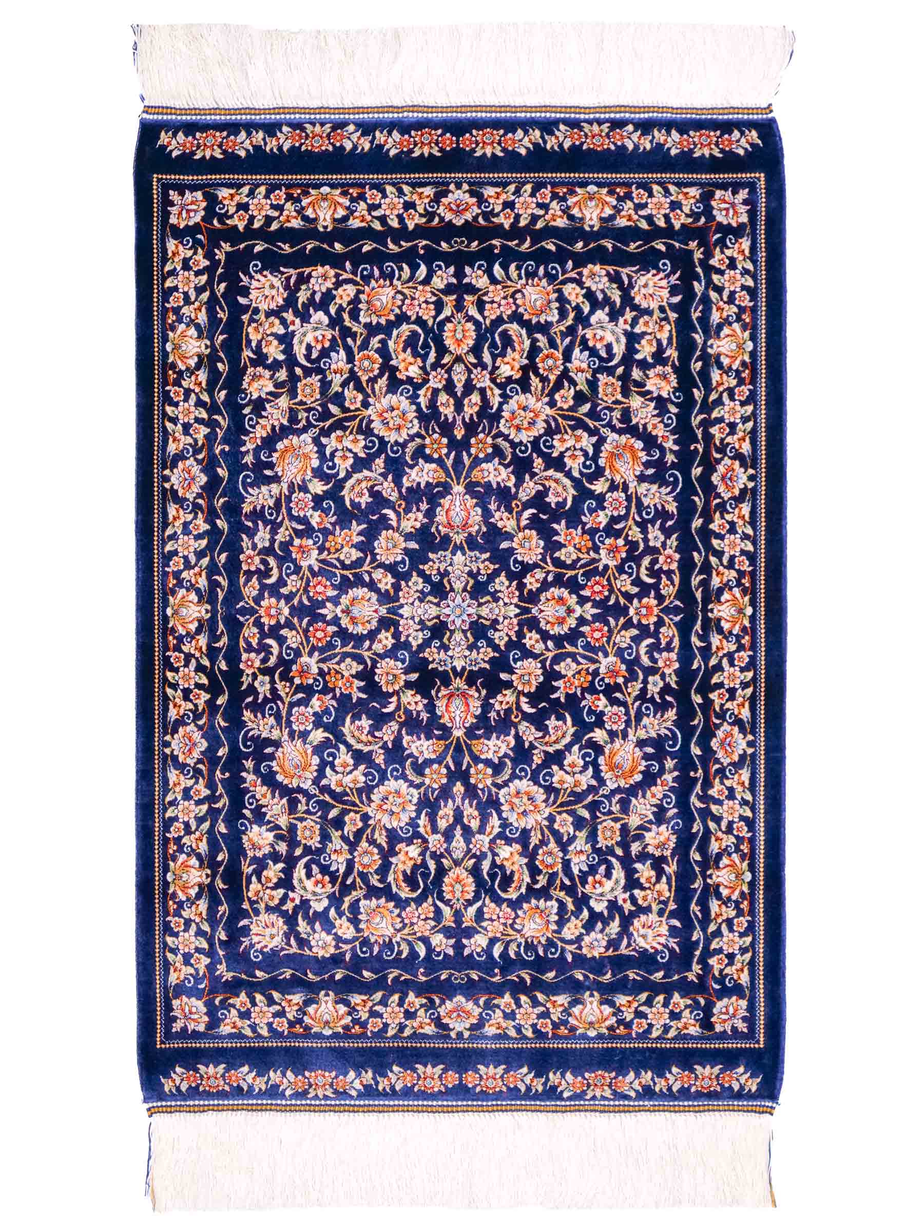 Ghom Maschinenteppich "Faravahar" 90 x 60 cm aus pflanzlicher Seide (Viskose) mit Allover-Design, Dunkelblau. Teppichnummer: V37NY054H. Persian Luxury Collection by Khademi. Made in Iran / Persia – Vertrieb durch JUPITER Intl.