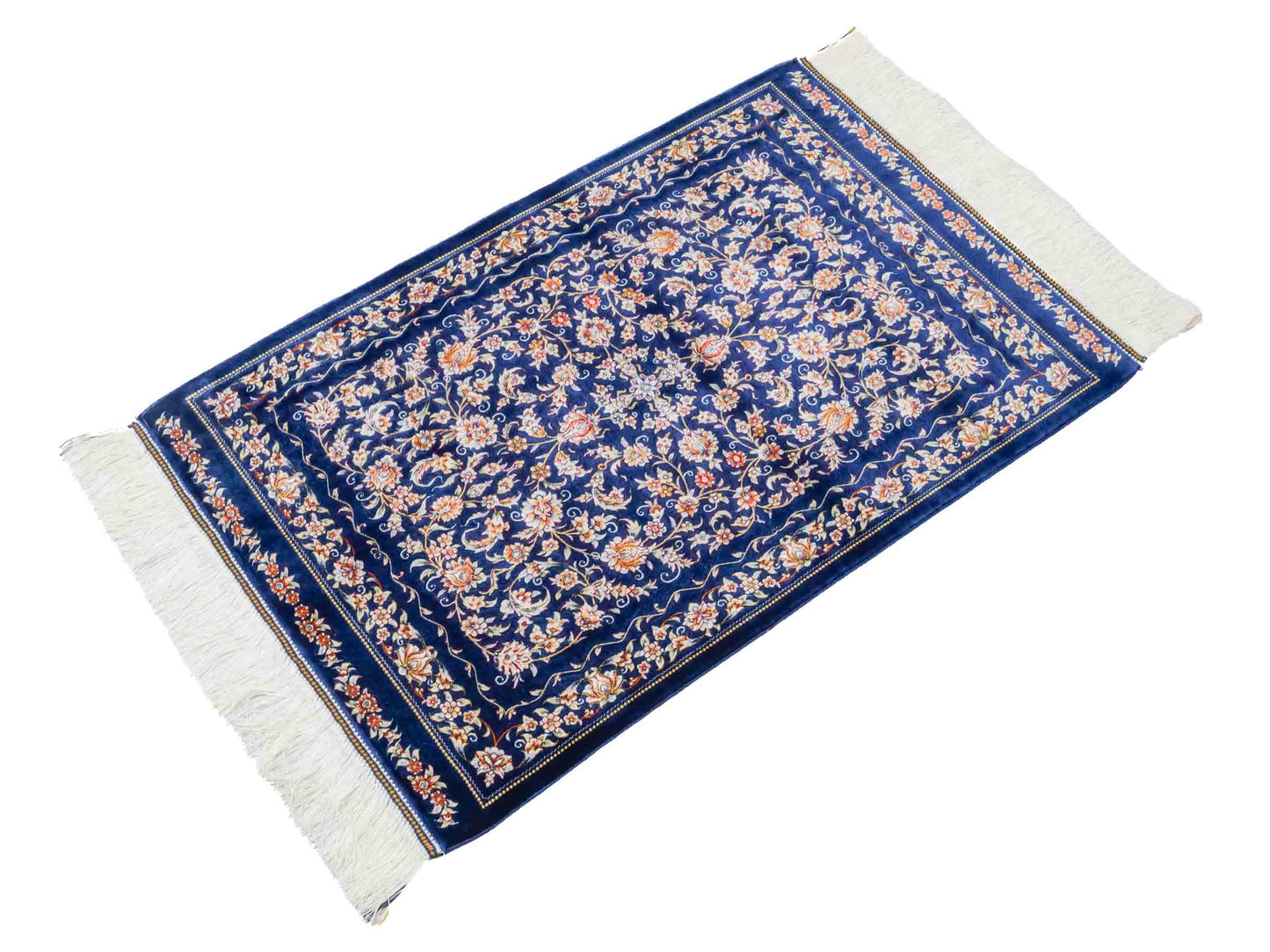 Ghom Maschinenteppich "Faravahar" 90 x 60 cm aus pflanzlicher Seide (Viskose) mit Allover-Design, Dunkelblau. Teppichnummer: V37NY054H. Persian Luxury Collection by Khademi. Made in Iran / Persia – Vertrieb durch JUPITER Intl.