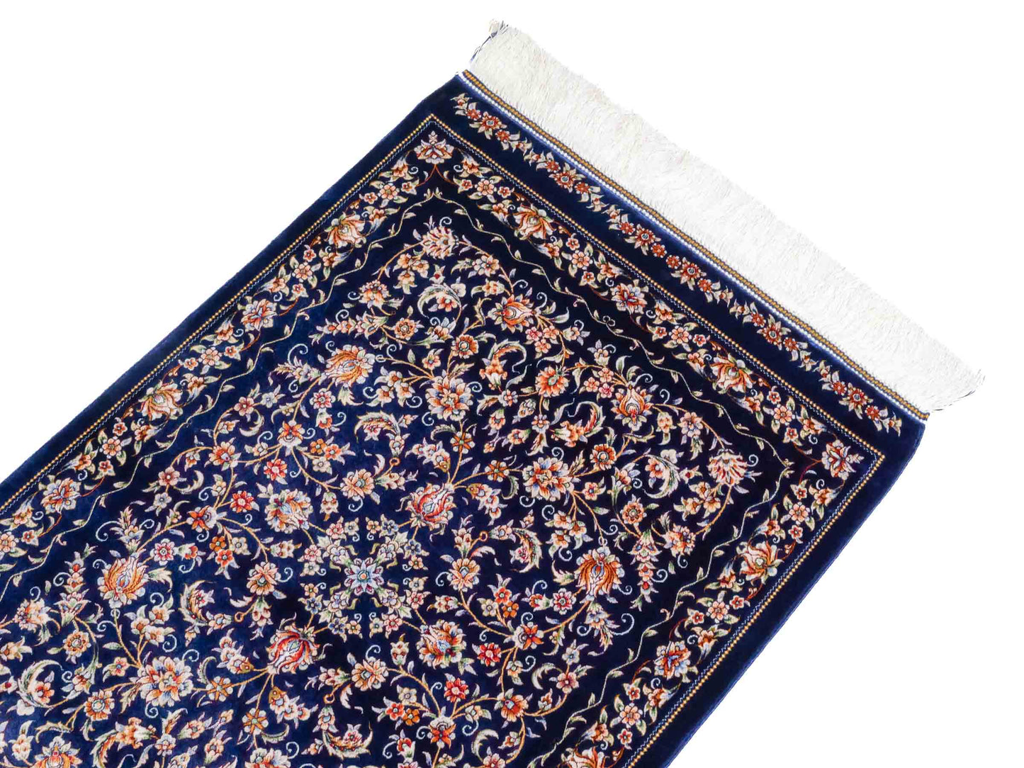Ghom Maschinenteppich "Faravahar" 90 x 60 cm aus pflanzlicher Seide (Viskose) mit Allover-Design, Dunkelblau. Teppichnummer: V37NY054H. Persian Luxury Collection by Khademi. Made in Iran / Persia – Vertrieb durch JUPITER Intl.