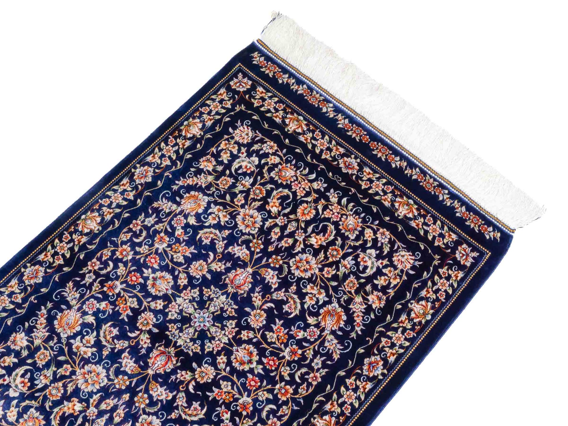 Ghom Maschinenteppich "Faravahar" 90 x 60 cm aus pflanzlicher Seide (Viskose) mit Allover-Design, Dunkelblau. Teppichnummer: V37NY054H. Persian Luxury Collection by Khademi. Made in Iran / Persia – Vertrieb durch JUPITER Intl.