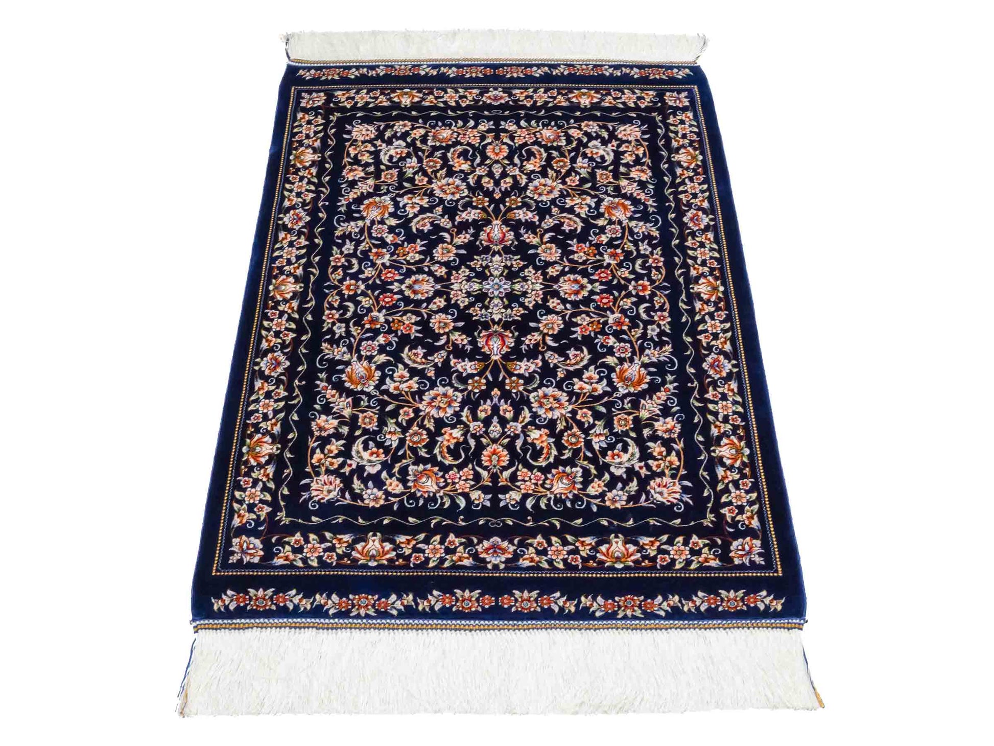 Ghom Maschinenteppich "Faravahar" 90 x 60 cm aus pflanzlicher Seide (Viskose) mit Allover-Design, Dunkelblau. Teppichnummer: V37NY054H. Persian Luxury Collection by Khademi. Made in Iran / Persia – Vertrieb durch JUPITER Intl.