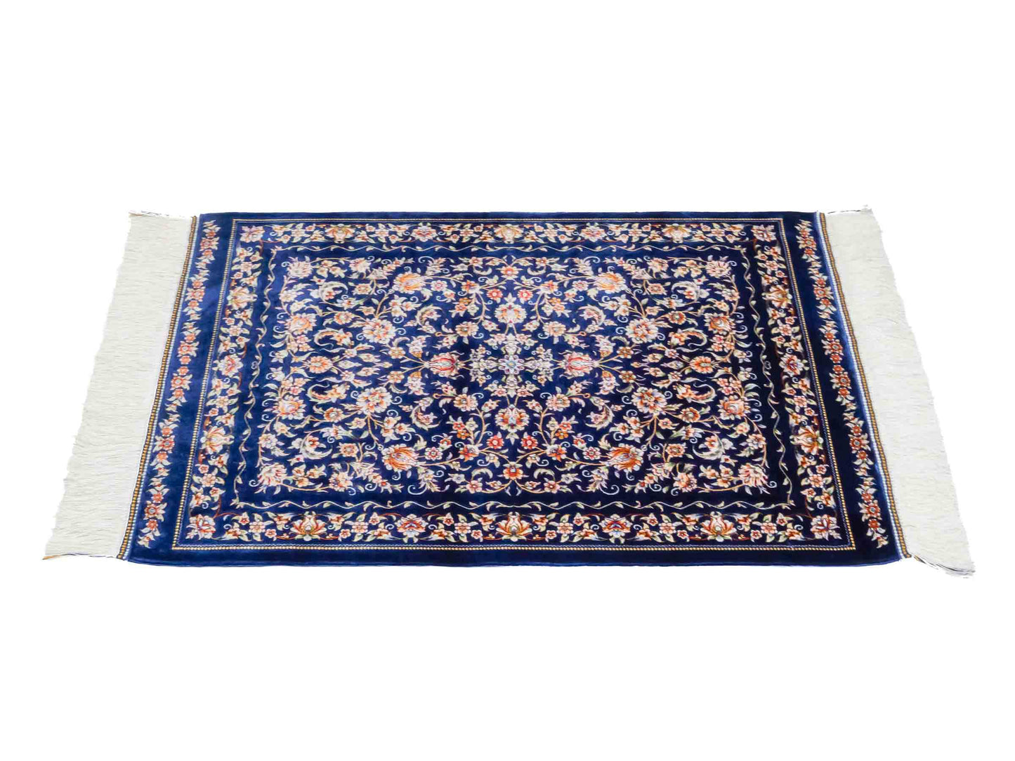 Ghom Maschinenteppich "Faravahar" 90 x 60 cm aus pflanzlicher Seide (Viskose) mit Allover-Design, Dunkelblau. Teppichnummer: V37NY054H. Persian Luxury Collection by Khademi. Made in Iran / Persia – Vertrieb durch JUPITER Intl.
