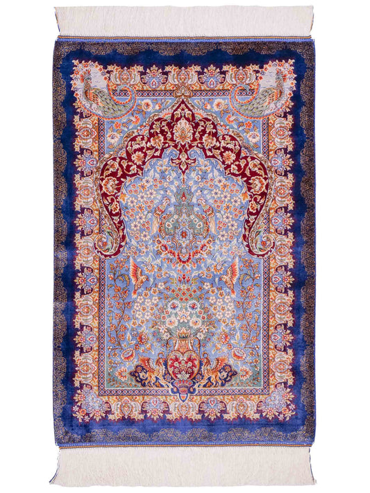 Ghom Maschinenteppich "Farhad" 90 x 60 cm aus pflanzlicher Seide (Viskose). Wandteppich mit floralem Bildmotiv, Navy-Blau. Teppichnummer: V26NY054H. Persian Luxury Collection by Khademi. Made in Iran / Persia – Vertrieb durch JUPITER Intl.