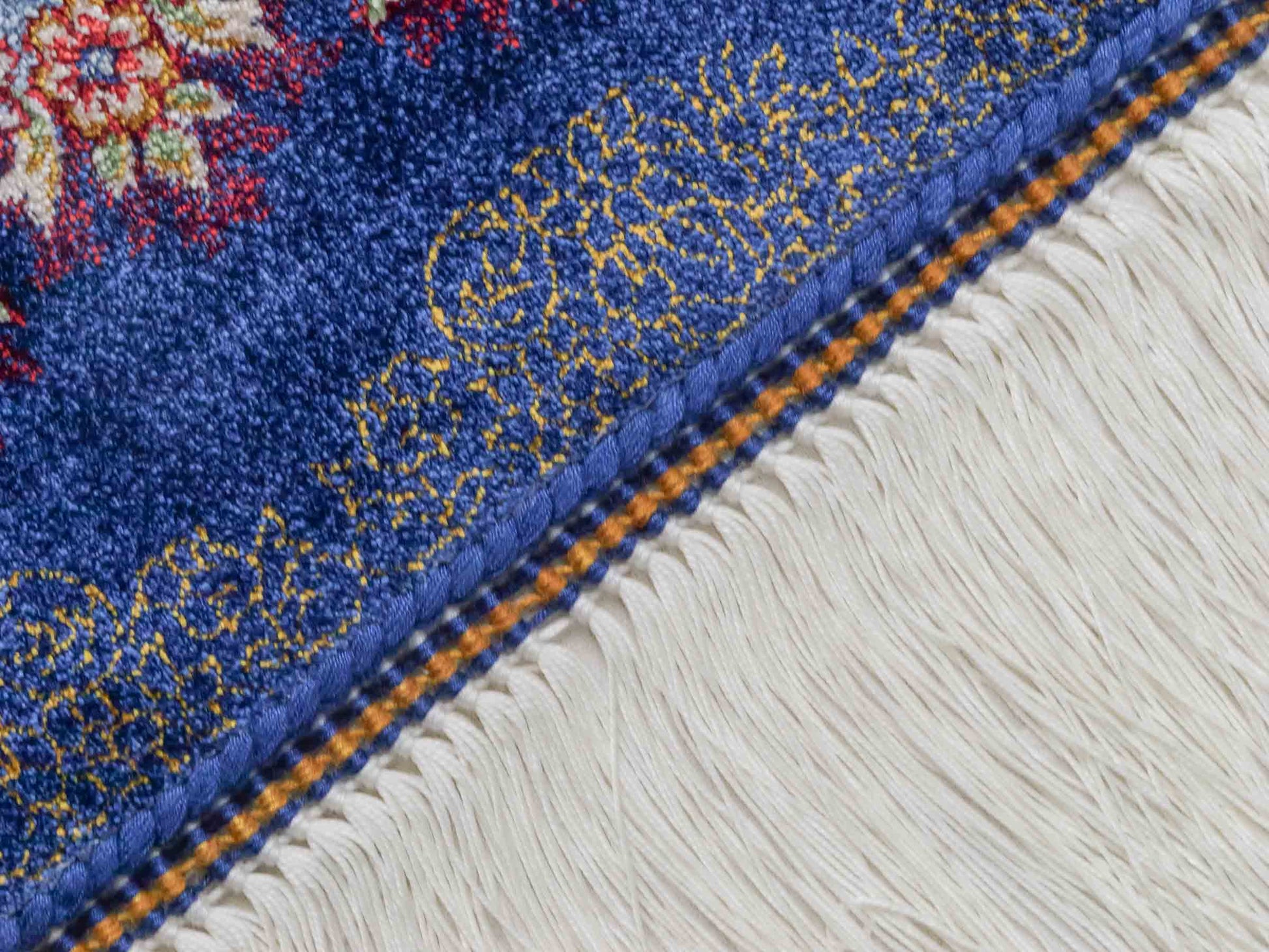 Ghom Maschinenteppich "Farhad" 90 x 60 cm aus pflanzlicher Seide (Viskose). Wandteppich mit floralem Bildmotiv, Navy-Blau. Teppichnummer: V26NY054H. Persian Luxury Collection by Khademi. Made in Iran / Persia – Vertrieb durch JUPITER Intl.