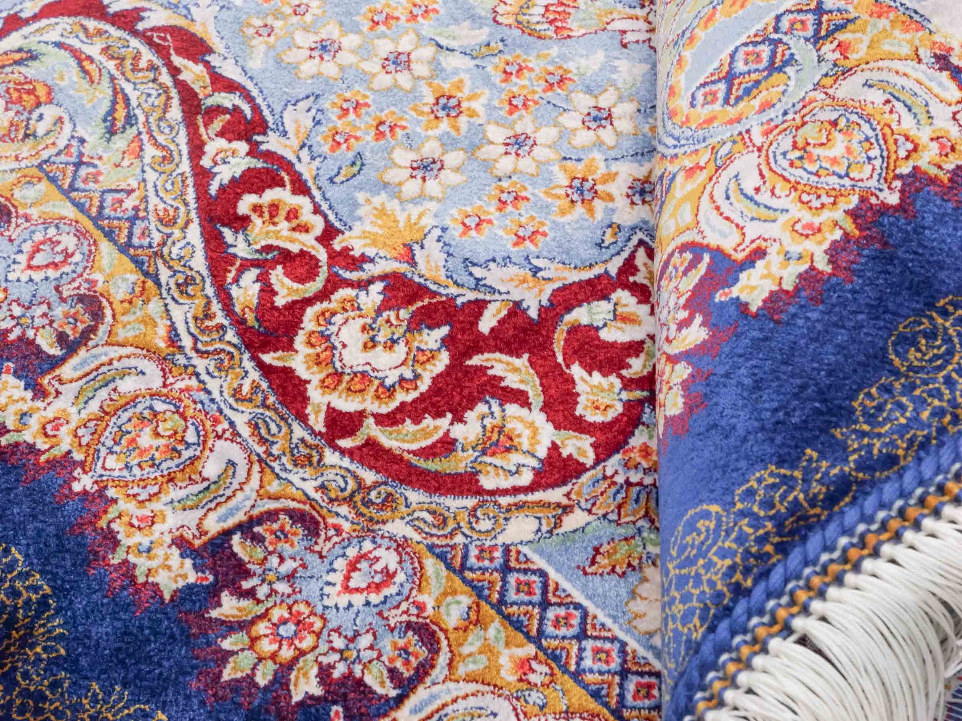 Ghom Maschinenteppich "Farhad" 90 x 60 cm aus pflanzlicher Seide (Viskose). Wandteppich mit floralem Bildmotiv, Navy-Blau. Teppichnummer: V26NY054H. Persian Luxury Collection by Khademi. Made in Iran / Persia – Vertrieb durch JUPITER Intl.