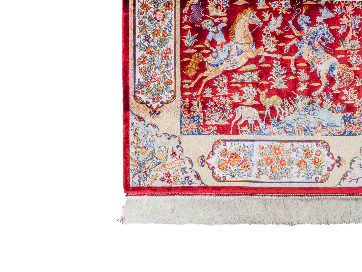 Ghom Maschinenteppich "Fariborz" 120 x 80 cm aus pflanzlicher Seide (Viskose) mit Jagdmotiv, Rot-Beige. Teppichnummer: V25RB096H. Persian Luxury Collection by Khademi. Made in Iran / Persia – Vertrieb durch JUPITER Intl.