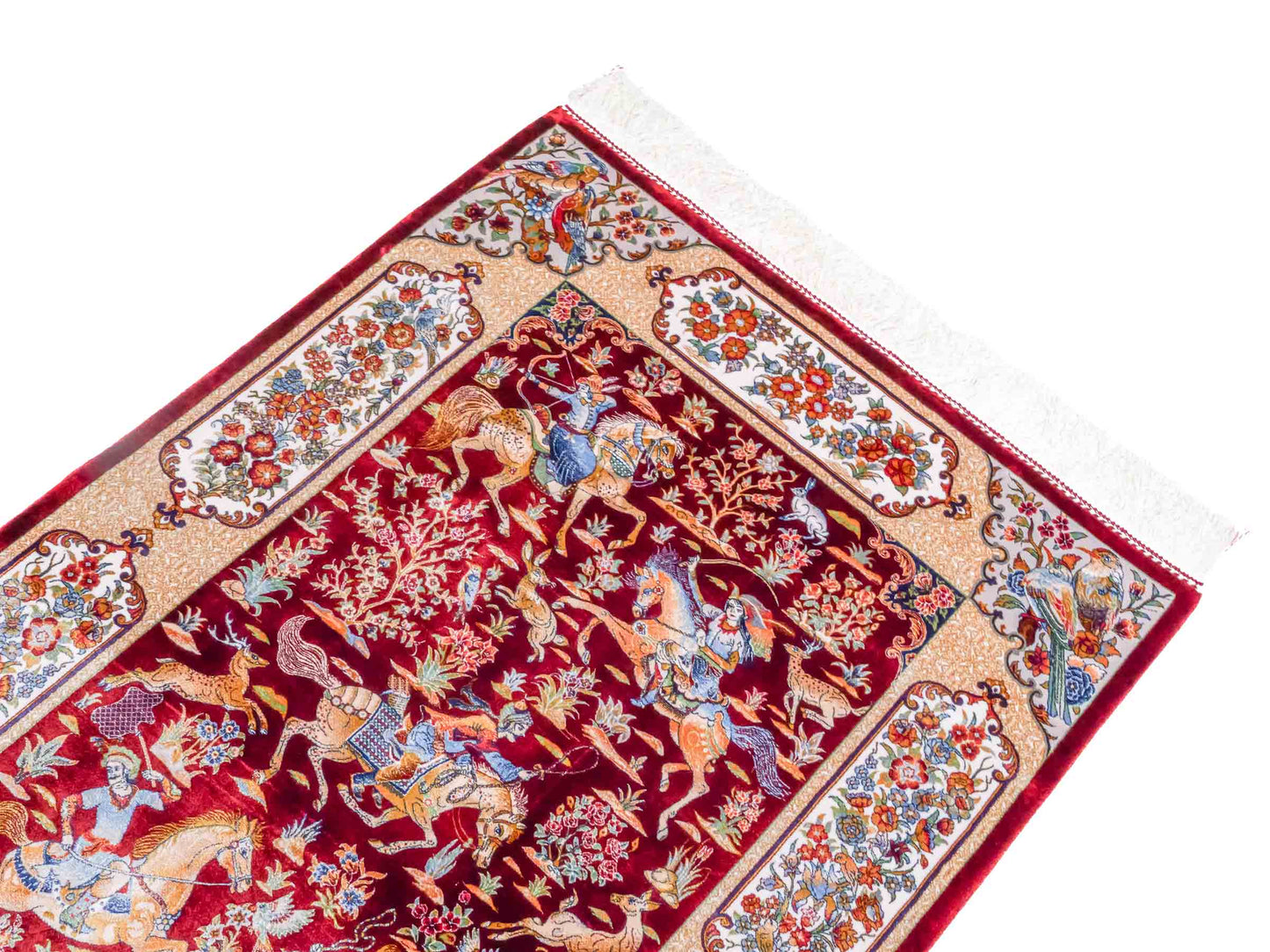Ghom Maschinenteppich "Fariborz" 120 x 80 cm aus pflanzlicher Seide (Viskose) mit Jagdmotiv, Rot-Beige. Teppichnummer: V25RB096H. Persian Luxury Collection by Khademi. Made in Iran / Persia – Vertrieb durch JUPITER Intl.