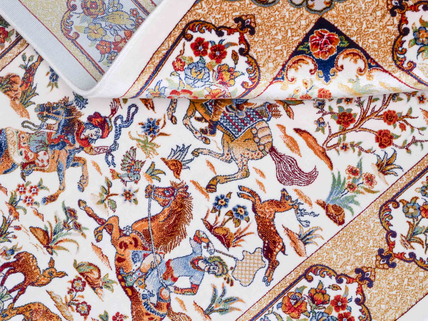 Ghom Maschinenteppich "Fariborz" 90 x 60 cm aus pflanzlicher Seide (Viskose) mit Jagdmotiv, Cremeweiß. Teppichnummer: V25CR054M. Persian Luxury Collection by Khademi. Made in Iran / Persia – Vertrieb durch JUPITER Intl.