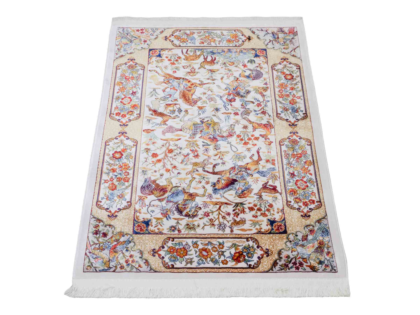 Ghom Maschinenteppich "Fariborz" 90 x 60 cm aus pflanzlicher Seide (Viskose) mit Jagdmotiv, Cremeweiß. Teppichnummer: V25CR054M. Persian Luxury Collection by Khademi. Made in Iran / Persia – Vertrieb durch JUPITER Intl.