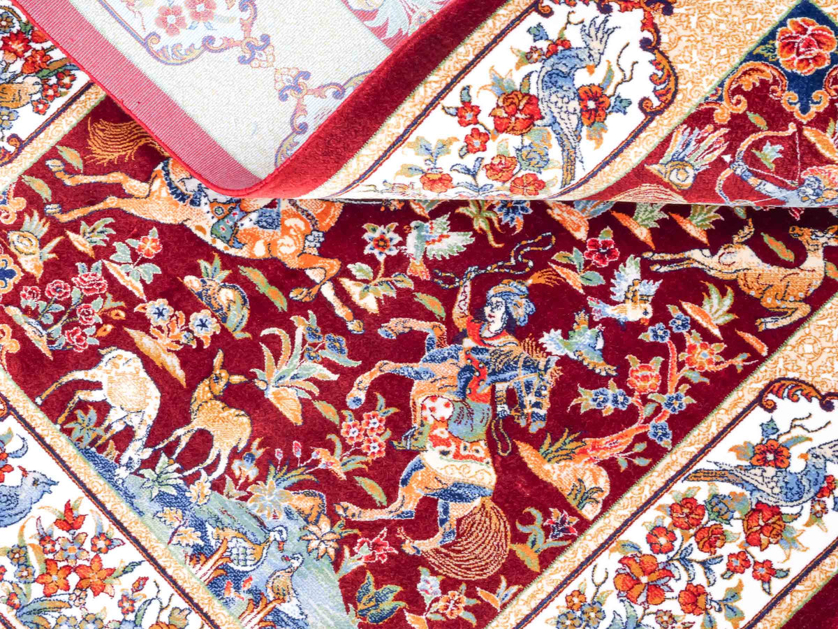 Ghom Maschinenteppich "Fariborz" 90 x 60 cm, mit Jagdmotiv, Rot-Beige, aus pflanzlicher Seide (Viskose), Hand-Finished. Teppichnummer: V25RB054H. Persian Luxury Collection by Khademi. Made in Iran / Persia – Vertrieb durch JUPITER Intl.