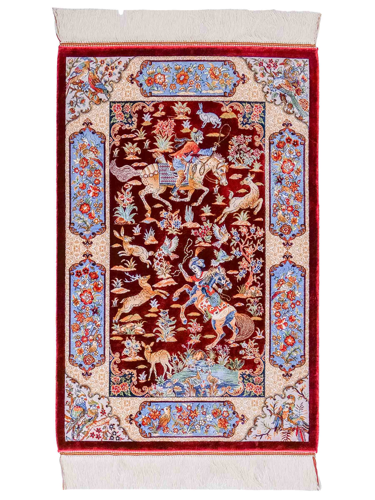 Ghom Maschinenteppich "Fariborz" 90 x 60 cm, mit Jagdmotiv, Rot-Blau, aus pflanzlicher Seide (Viskose), Hand-Finished. Teppichnummer: V25RL054H. Persian Luxury Collection by Khademi. Made in Iran / Persia – Vertrieb durch JUPITER Intl.