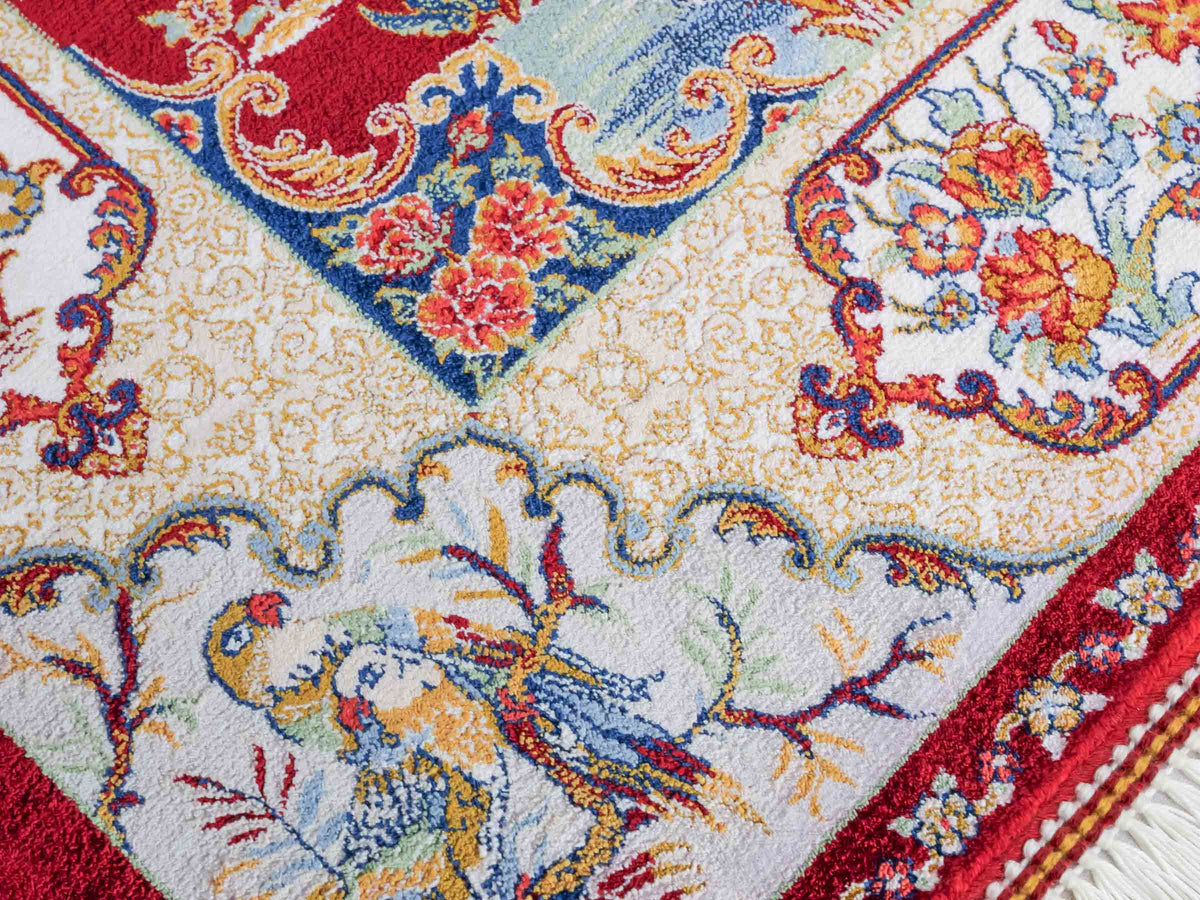 Ghom Maschinenteppich "Fariborz" 90 x 60 cm, mit Jagdmotiv, Rot, aus pflanzlicher Seide (Viskose), Hand-Finished. Teppichnummer: V25RD054H. Persian Luxury Collection by Khademi. Made in Iran / Persia – Vertrieb durch JUPITER Intl.