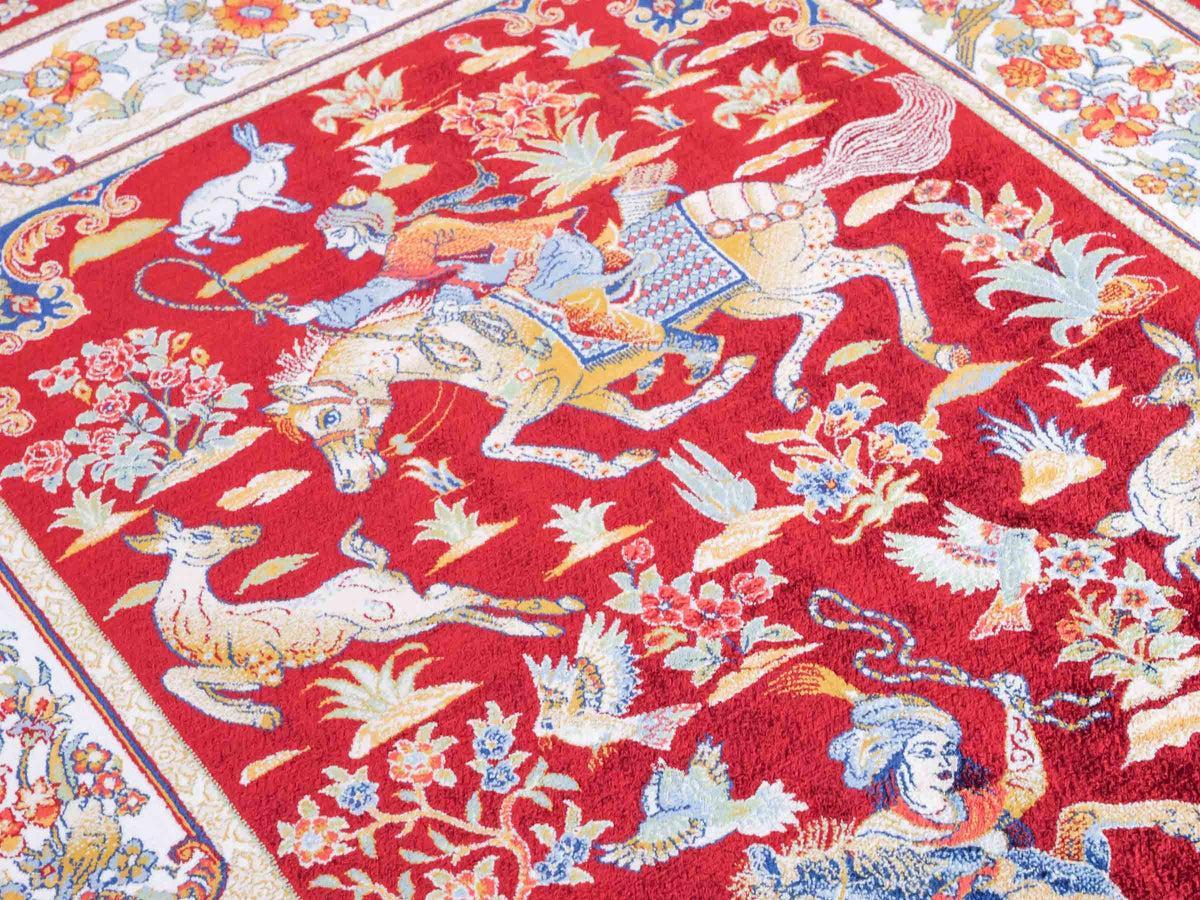 Ghom Maschinenteppich "Fariborz" 90 x 60 cm, mit Jagdmotiv, Rot, aus pflanzlicher Seide (Viskose), Hand-Finished. Teppichnummer: V25RD054H. Persian Luxury Collection by Khademi. Made in Iran / Persia – Vertrieb durch JUPITER Intl.