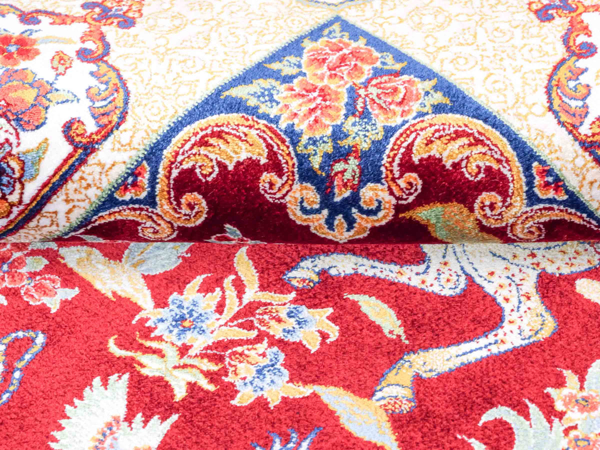 Ghom Maschinenteppich "Fariborz" 90 x 60 cm, mit Jagdmotiv, Rot, aus pflanzlicher Seide (Viskose), Hand-Finished. Teppichnummer: V25RD054H. Persian Luxury Collection by Khademi. Made in Iran / Persia – Vertrieb durch JUPITER Intl.