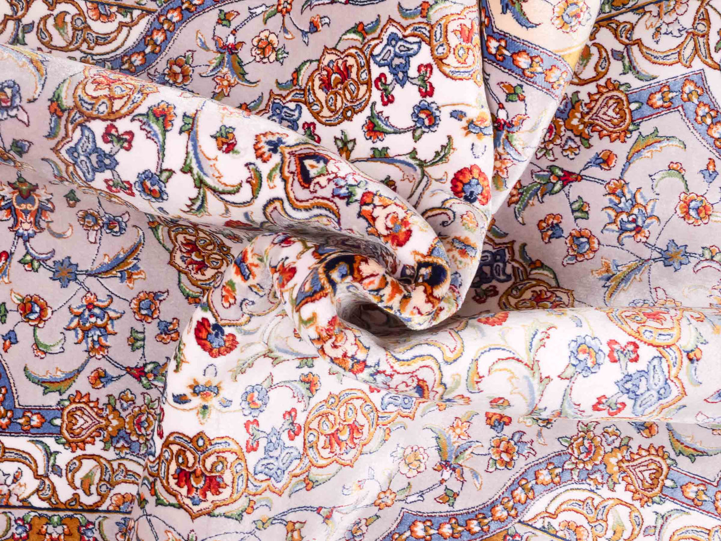 Ghom Maschinenteppich "Farroukh" 120 x 80 cm aus pflanzlicher Seide (Viskose) mit Medaillon, Silber-Grau. Teppichnummer: V29SV096H. Persian Luxury Collection by Khademi. Made in Iran / Persia – Vertrieb durch JUPITER Intl.