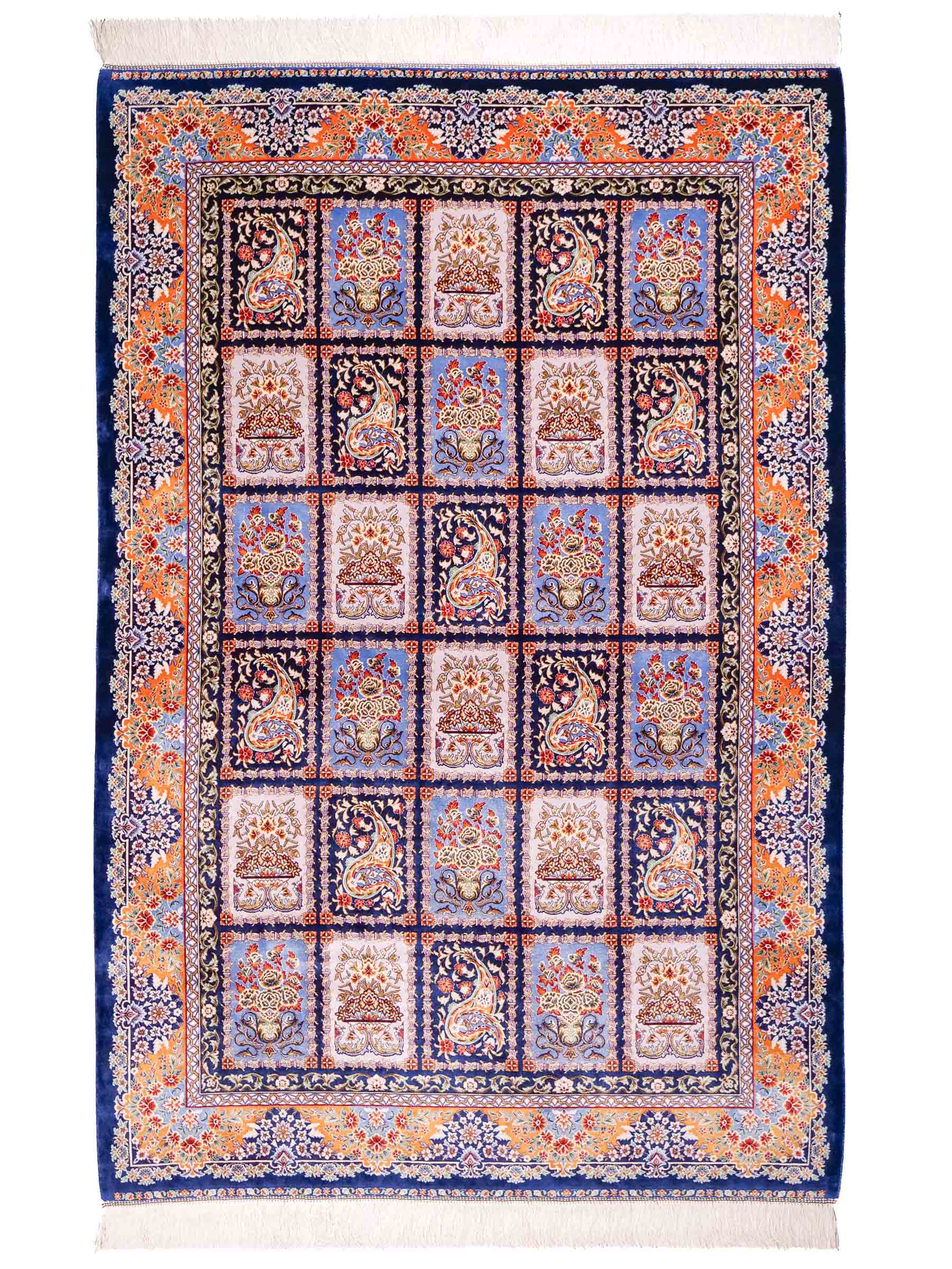 Ghom Maschinenteppich "Ferdowsi" 180 x 120 cm aus pflanzlicher Seide (Viskose) mit Feldmuster, Navy-Blau. Teppichnummer: V30NY216H. Persian Luxury Collection by Khademi. Made in Iran / Persia – Vertrieb durch JUPITER Intl.