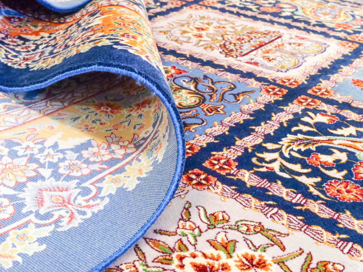 Ghom Maschinenteppich "Ferdowsi" 180 x 120 cm aus pflanzlicher Seide (Viskose) mit Feldmuster, Navy-Blau. Teppichnummer: V30NY216H. Persian Luxury Collection by Khademi. Made in Iran / Persia – Vertrieb durch JUPITER Intl.