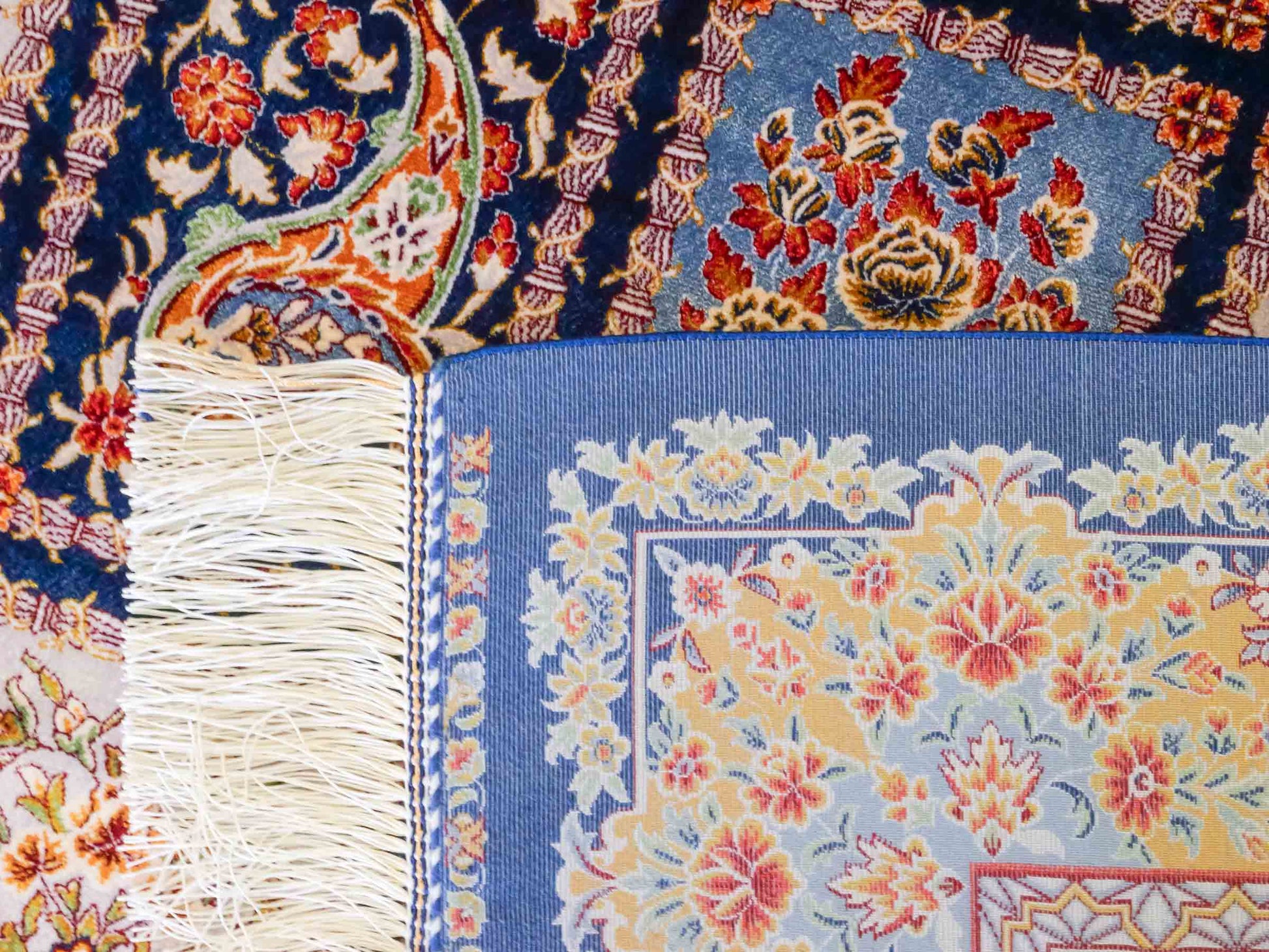 Ghom Maschinenteppich "Ferdowsi" 180 x 120 cm aus pflanzlicher Seide (Viskose) mit Feldmuster, Navy-Blau. Teppichnummer: V30NY216H. Persian Luxury Collection by Khademi. Made in Iran / Persia – Vertrieb durch JUPITER Intl.