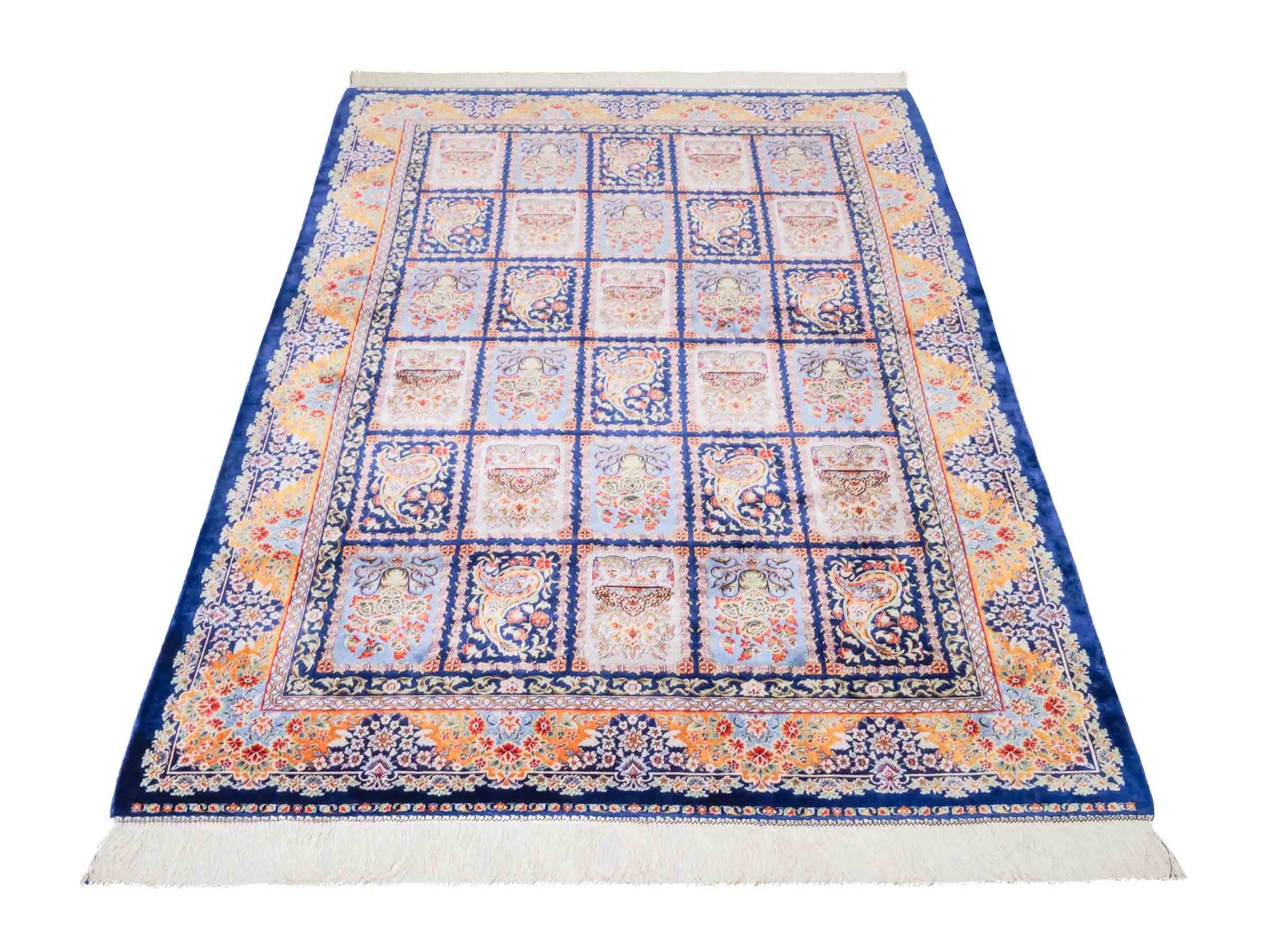 Ghom Maschinenteppich "Ferdowsi" 180 x 120 cm aus pflanzlicher Seide (Viskose) mit Feldmuster, Navy-Blau. Teppichnummer: V30NY216H. Persian Luxury Collection by Khademi. Made in Iran / Persia – Vertrieb durch JUPITER Intl.