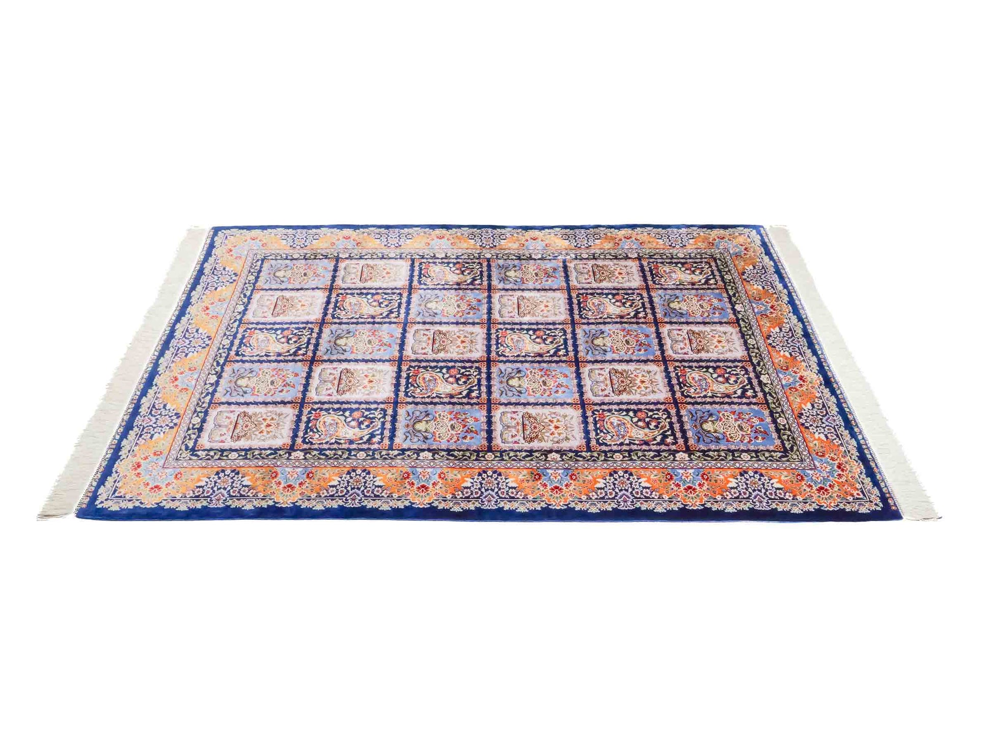 Ghom Maschinenteppich "Ferdowsi" 180 x 120 cm aus pflanzlicher Seide (Viskose) mit Feldmuster, Navy-Blau. Teppichnummer: V30NY216H. Persian Luxury Collection by Khademi. Made in Iran / Persia – Vertrieb durch JUPITER Intl.