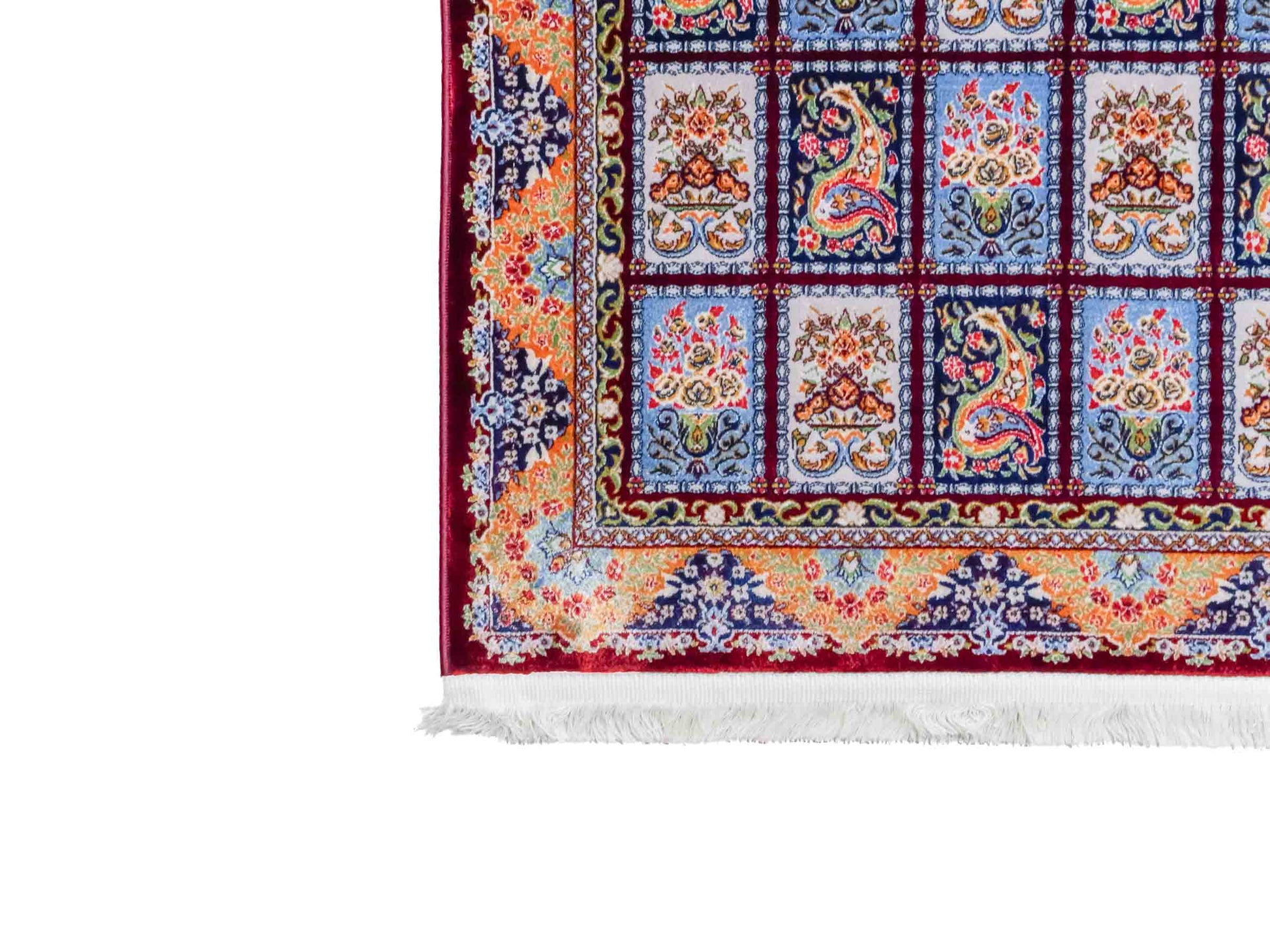 Ghom Maschinenteppich "Ferdowsi" 90 x 60 cm aus pflanzlicher Seide (Viskose) mit Feldmuster, Rot. Teppichnummer: V30RD054M. Persian Luxury Collection by Khademi. Made in Iran / Persia – Vertrieb durch JUPITER Intl.