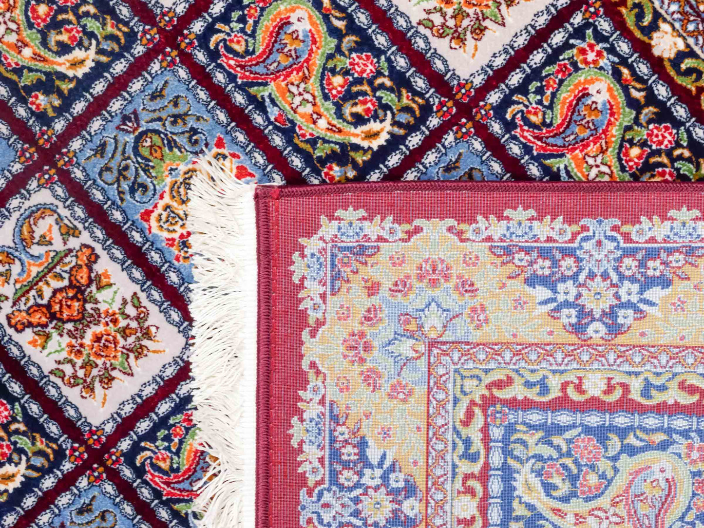 Ghom Maschinenteppich "Ferdowsi" 90 x 60 cm aus pflanzlicher Seide (Viskose) mit Feldmuster, Rot. Teppichnummer: V30RD054M. Persian Luxury Collection by Khademi. Made in Iran / Persia – Vertrieb durch JUPITER Intl.
