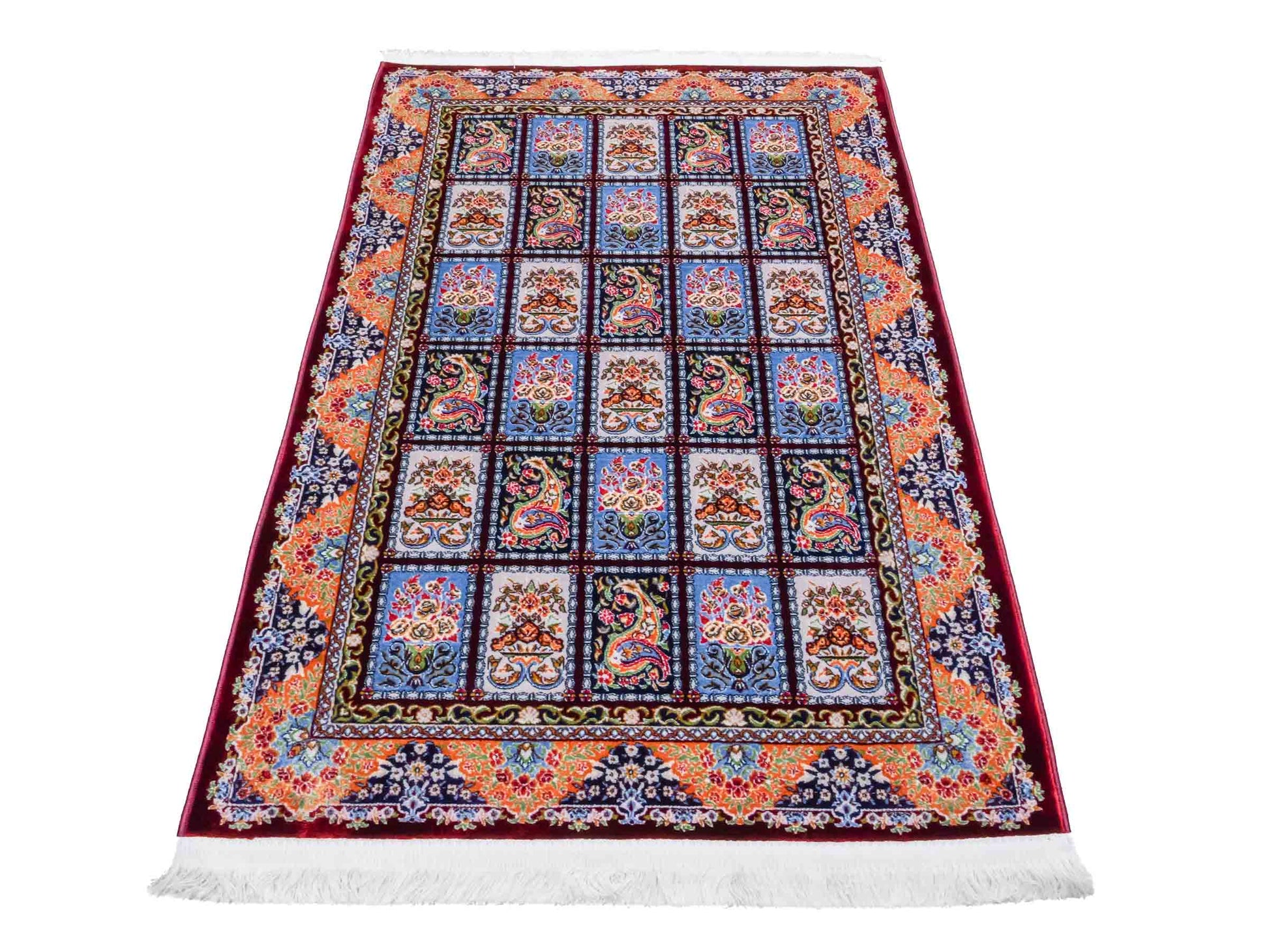 Ghom Maschinenteppich "Ferdowsi" 90 x 60 cm aus pflanzlicher Seide (Viskose) mit Feldmuster, Rot. Teppichnummer: V30RD054M. Persian Luxury Collection by Khademi. Made in Iran / Persia – Vertrieb durch JUPITER Intl.