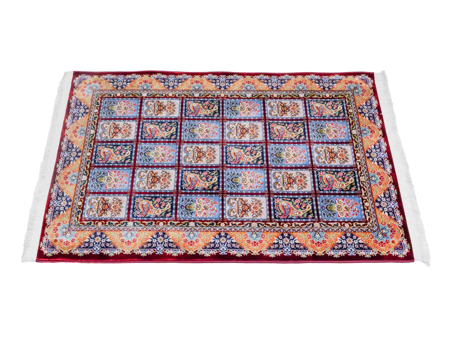 Ghom Maschinenteppich "Ferdowsi" 90 x 60 cm aus pflanzlicher Seide (Viskose) mit Feldmuster, Rot. Teppichnummer: V30RD054M. Persian Luxury Collection by Khademi. Made in Iran / Persia – Vertrieb durch JUPITER Intl.
