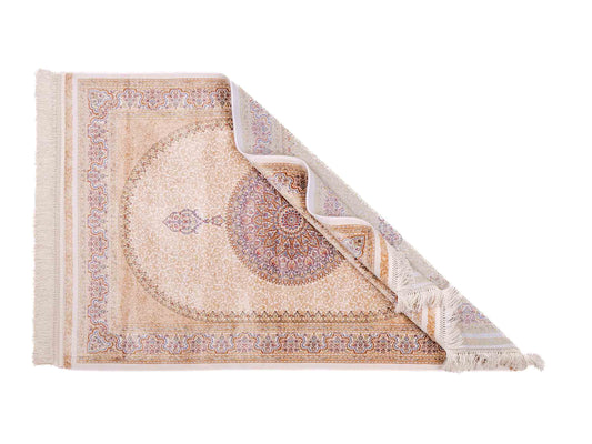 Ghom Maschinenteppich "Fereydun" 120 x 80 cm aus pflanzlicher Seide (Viskose) mit Medaillon, Cremeweiß. Teppichnummer: V28CR096M. Persian Luxury Collection by Khademi. Made in Iran / Persia – Vertrieb durch JUPITER Intl.