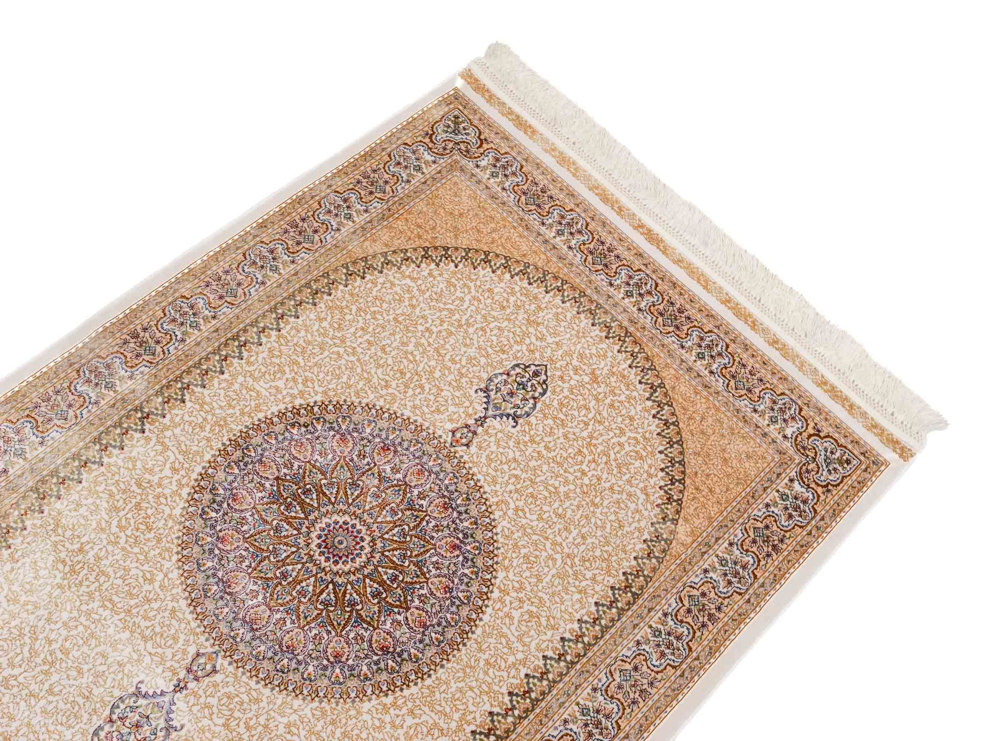 Ghom Maschinenteppich "Fereydun" 120 x 80 cm aus pflanzlicher Seide (Viskose) mit Medaillon, Cremeweiß. Teppichnummer: V28CR096M. Persian Luxury Collection by Khademi. Made in Iran / Persia – Vertrieb durch JUPITER Intl.