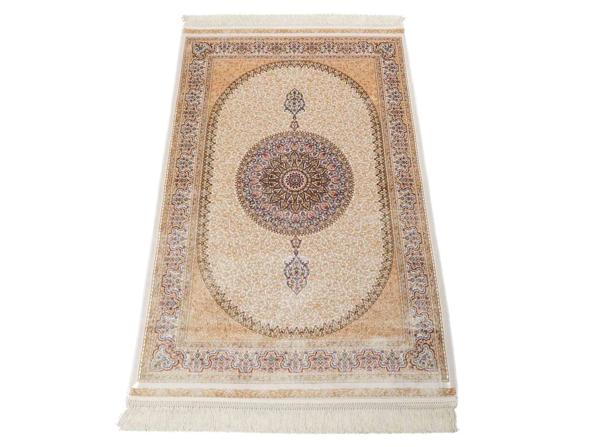 Ghom Maschinenteppich "Fereydun" 120 x 80 cm aus pflanzlicher Seide (Viskose) mit Medaillon, Cremeweiß. Teppichnummer: V28CR096M. Persian Luxury Collection by Khademi. Made in Iran / Persia – Vertrieb durch JUPITER Intl.