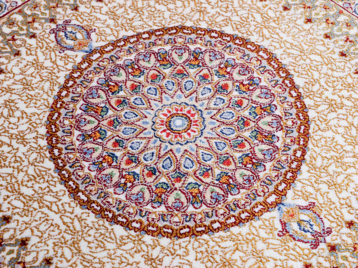 Ghom Maschinenteppich "Fereydun" 40 x 40 cm, mit Medaillon, Cremeweiß, aus pflanzlicher Seide (Viskose), Hand-Finished. Teppichnummer: V28CR016H. Persian Luxury Collection by Khademi. Made in Iran / Persia – Vertrieb durch JUPITER Intl.