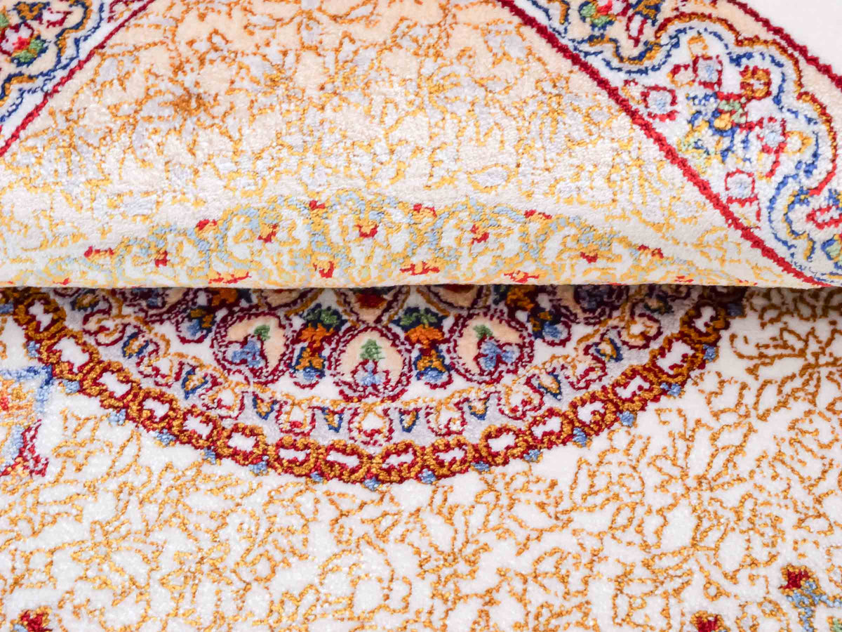 Ghom Maschinenteppich "Fereydun" 40 x 40 cm, mit Medaillon, Cremeweiß, aus pflanzlicher Seide (Viskose), Hand-Finished. Teppichnummer: V28CR016H. Persian Luxury Collection by Khademi. Made in Iran / Persia – Vertrieb durch JUPITER Intl.