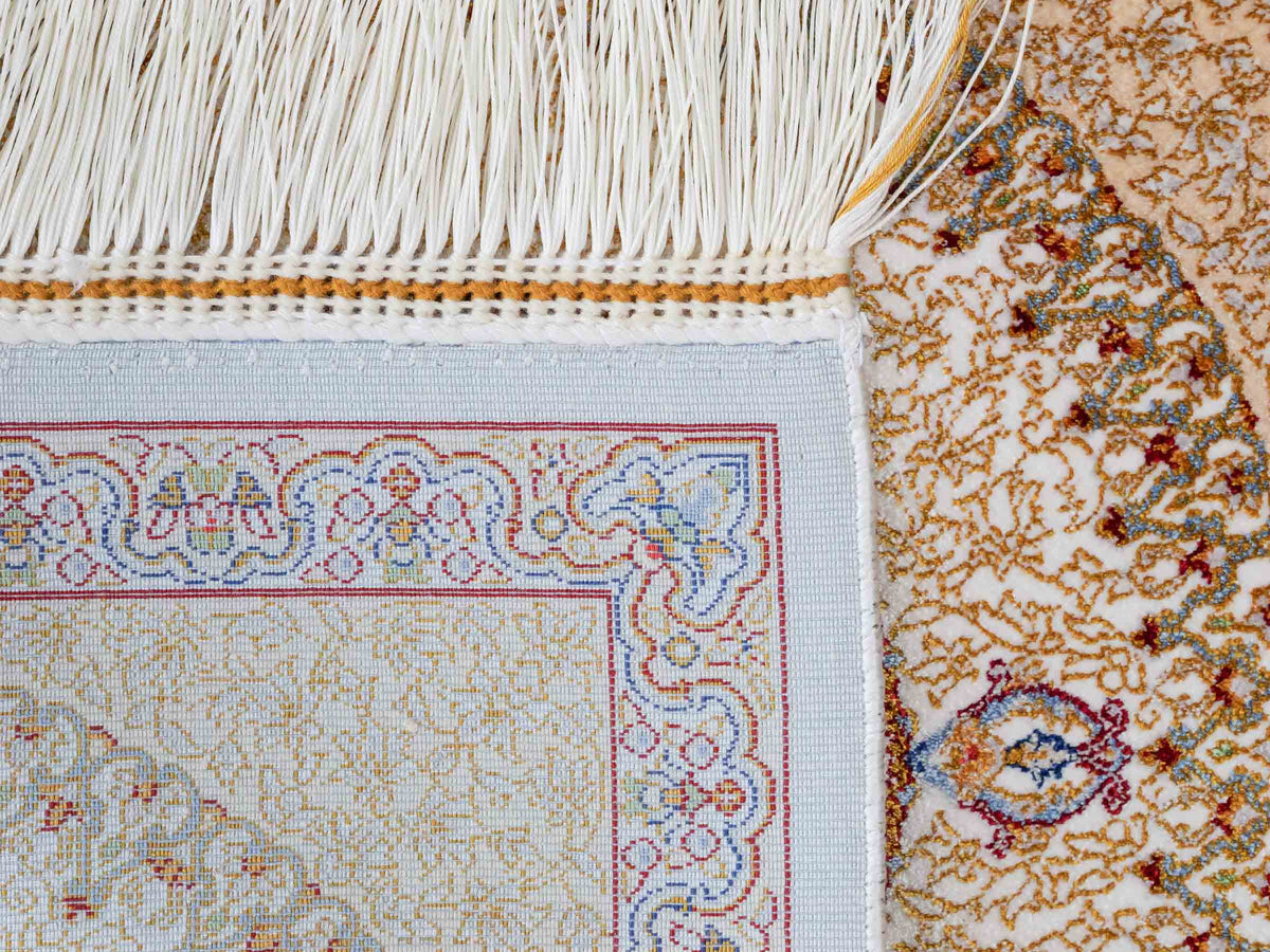 Ghom Maschinenteppich "Fereydun" 40 x 40 cm, mit Medaillon, Cremeweiß, aus pflanzlicher Seide (Viskose), Hand-Finished. Teppichnummer: V28CR016H. Persian Luxury Collection by Khademi. Made in Iran / Persia – Vertrieb durch JUPITER Intl.