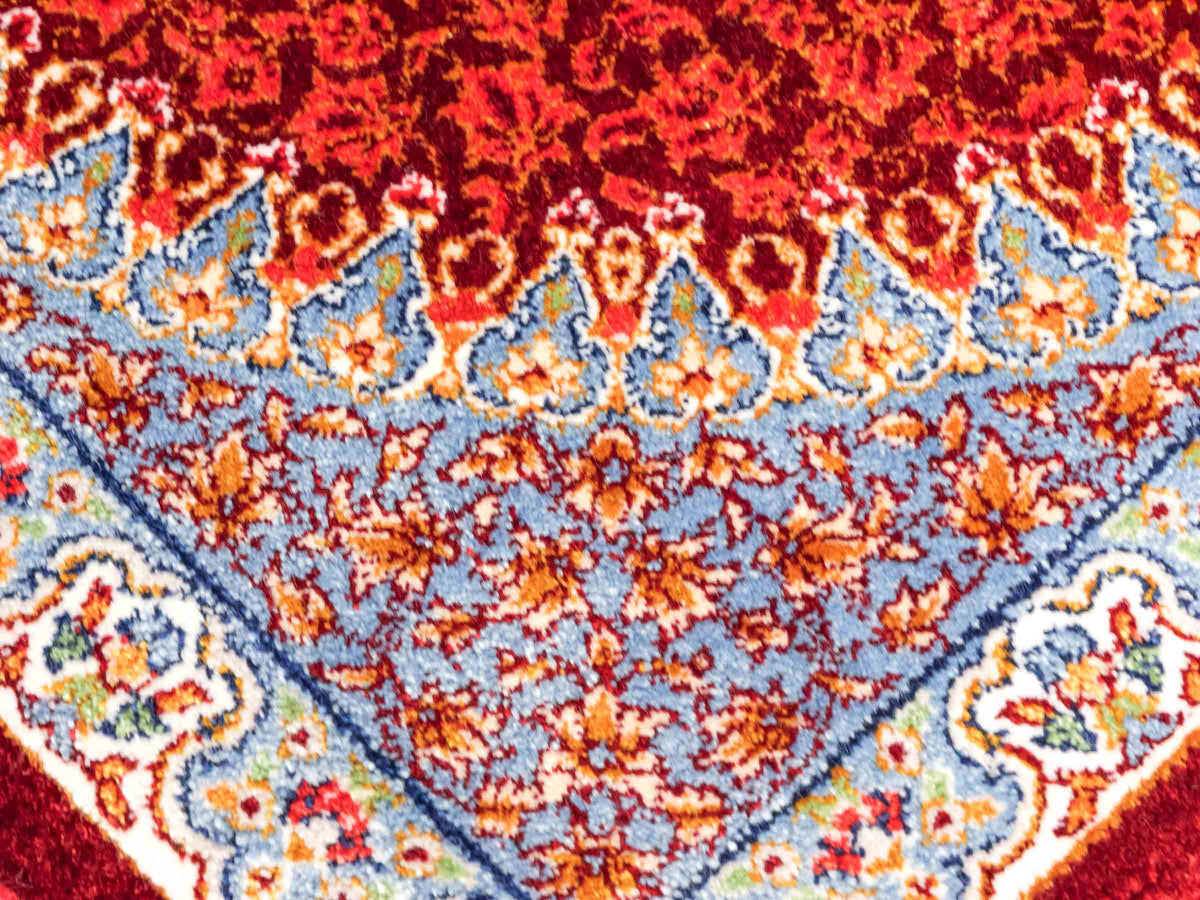 Ghom Maschinenteppich "Fereydun" 40 x 40 cm, mit Medaillon, Rot-Orange, aus pflanzlicher Seide (Viskose), Hand-Finished. Teppichnummer: V28RD016H. Persian Luxury Collection by Khademi. Made in Iran / Persia – Vertrieb durch JUPITER Intl.