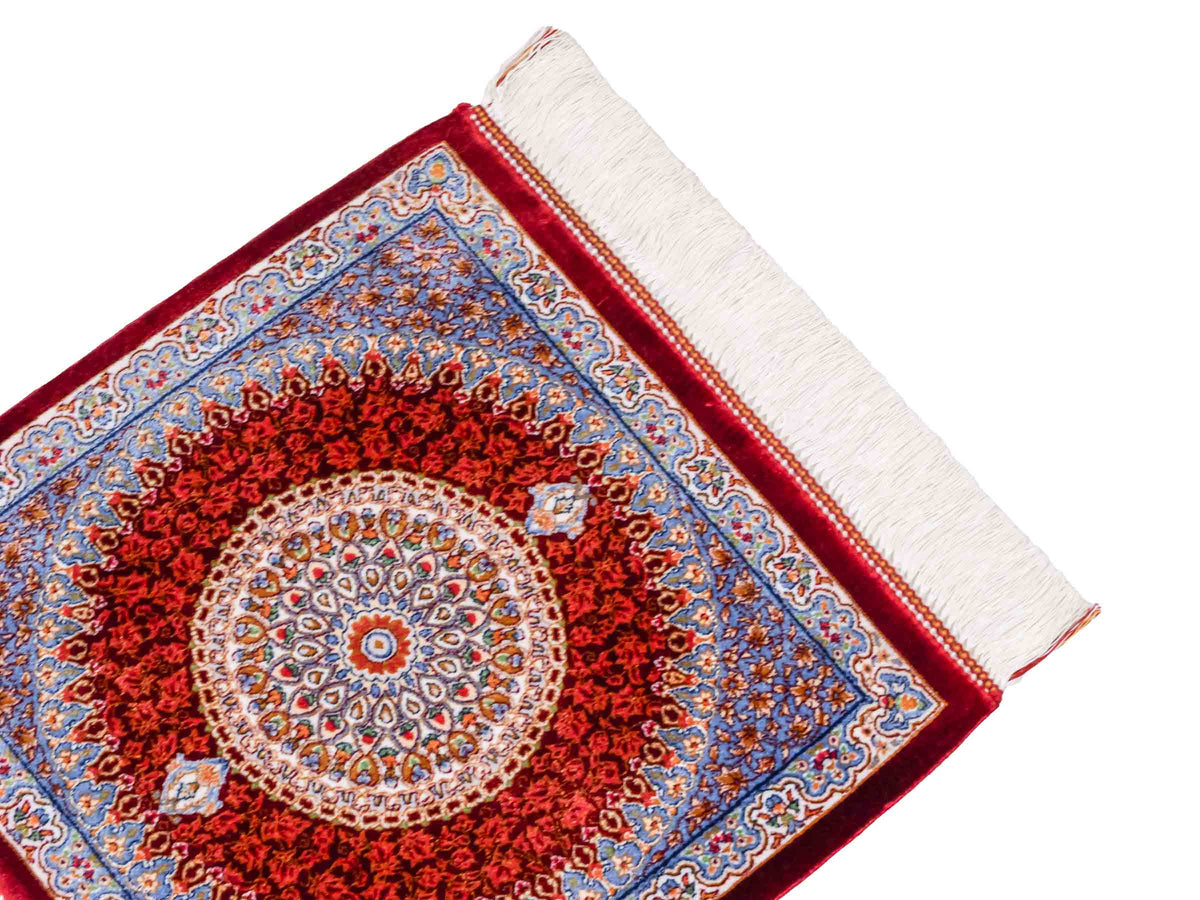 Ghom Maschinenteppich "Fereydun" 40 x 40 cm, mit Medaillon, Rot-Orange, aus pflanzlicher Seide (Viskose), Hand-Finished. Teppichnummer: V28RD016H. Persian Luxury Collection by Khademi. Made in Iran / Persia – Vertrieb durch JUPITER Intl.