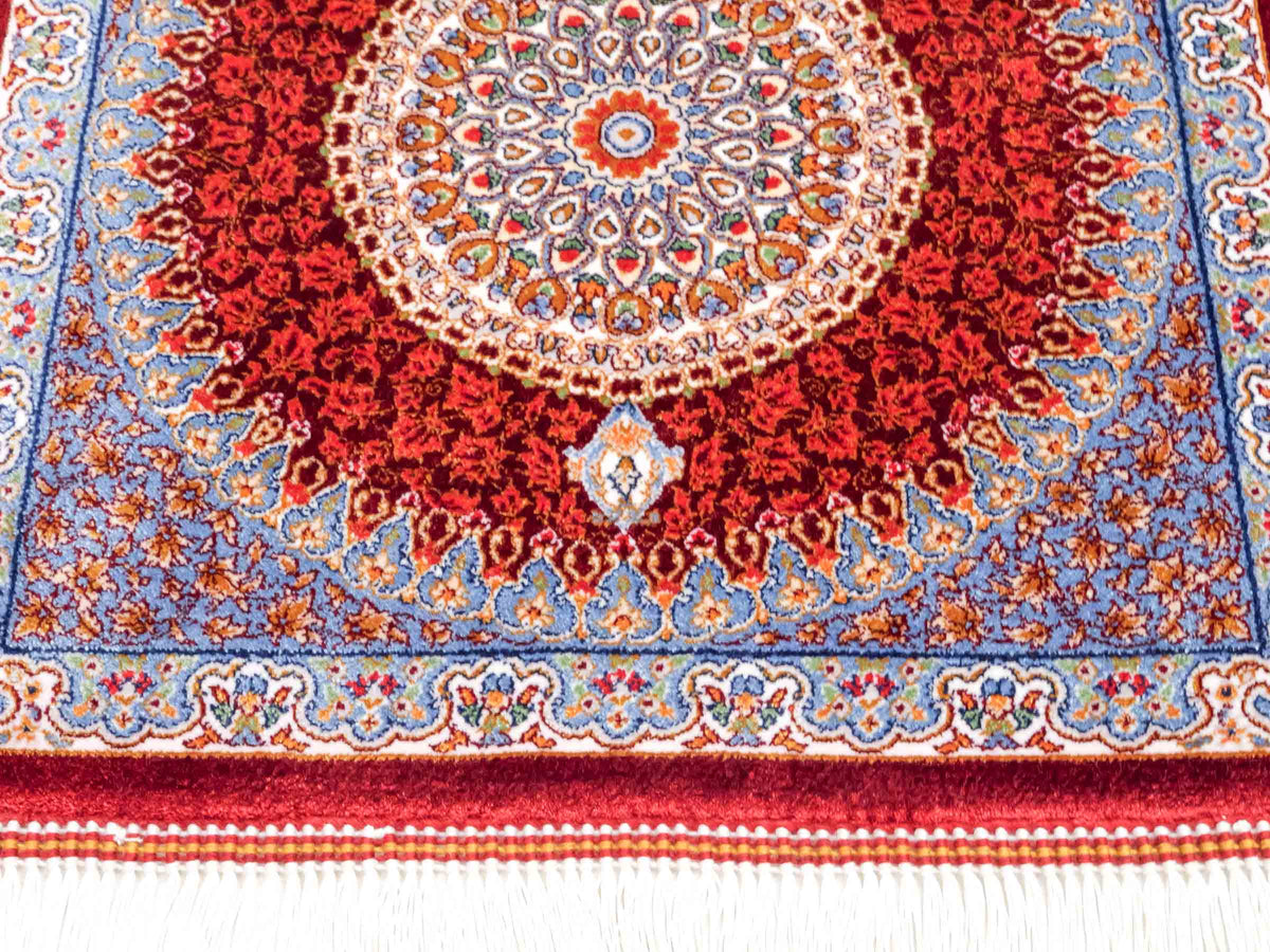 Ghom Maschinenteppich "Fereydun" 40 x 40 cm, mit Medaillon, Rot-Orange, aus pflanzlicher Seide (Viskose), Hand-Finished. Teppichnummer: V28RD016H. Persian Luxury Collection by Khademi. Made in Iran / Persia – Vertrieb durch JUPITER Intl.
