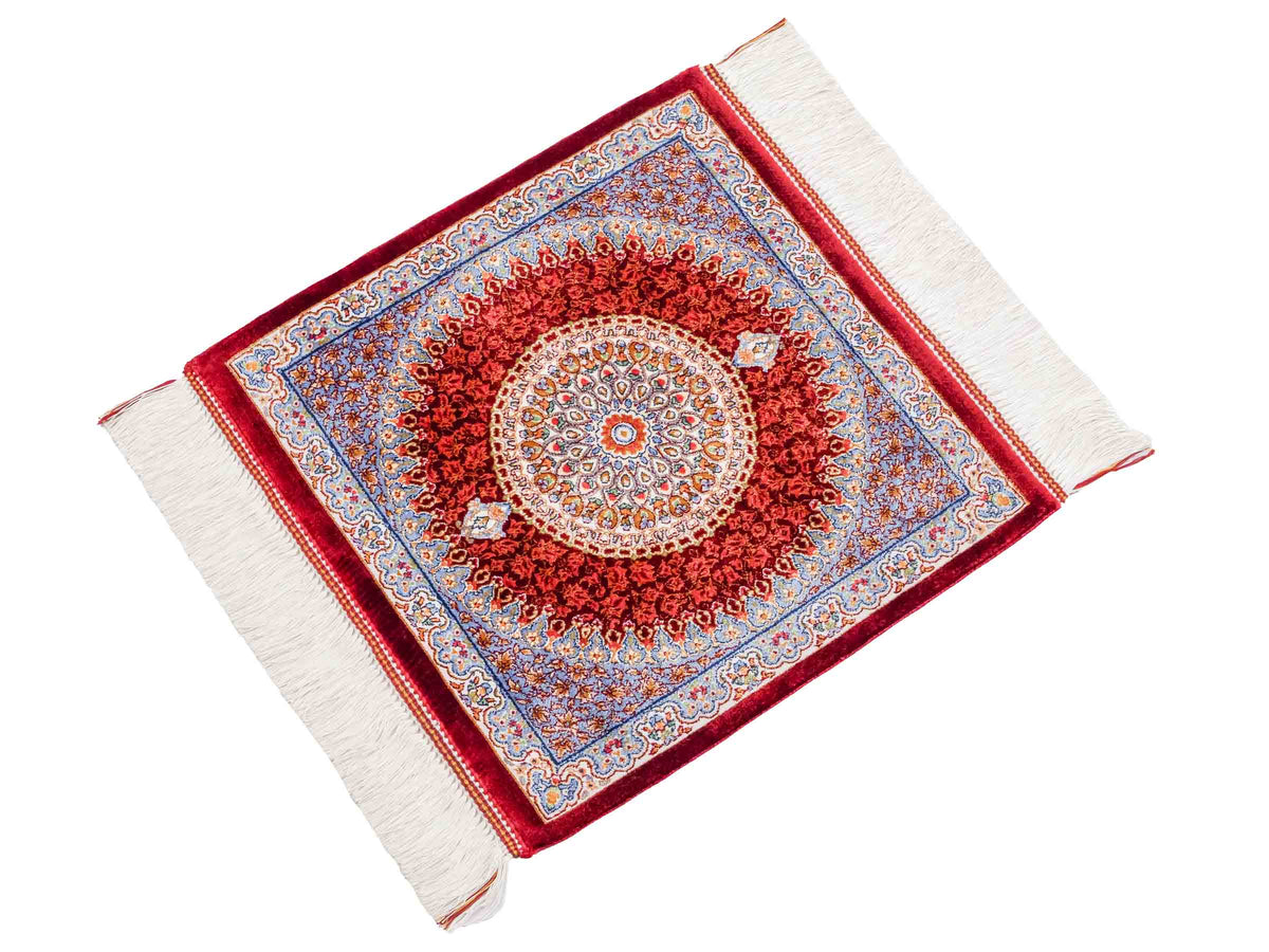 Ghom Maschinenteppich "Fereydun" 40 x 40 cm, mit Medaillon, Rot-Orange, aus pflanzlicher Seide (Viskose), Hand-Finished. Teppichnummer: V28RD016H. Persian Luxury Collection by Khademi. Made in Iran / Persia – Vertrieb durch JUPITER Intl.