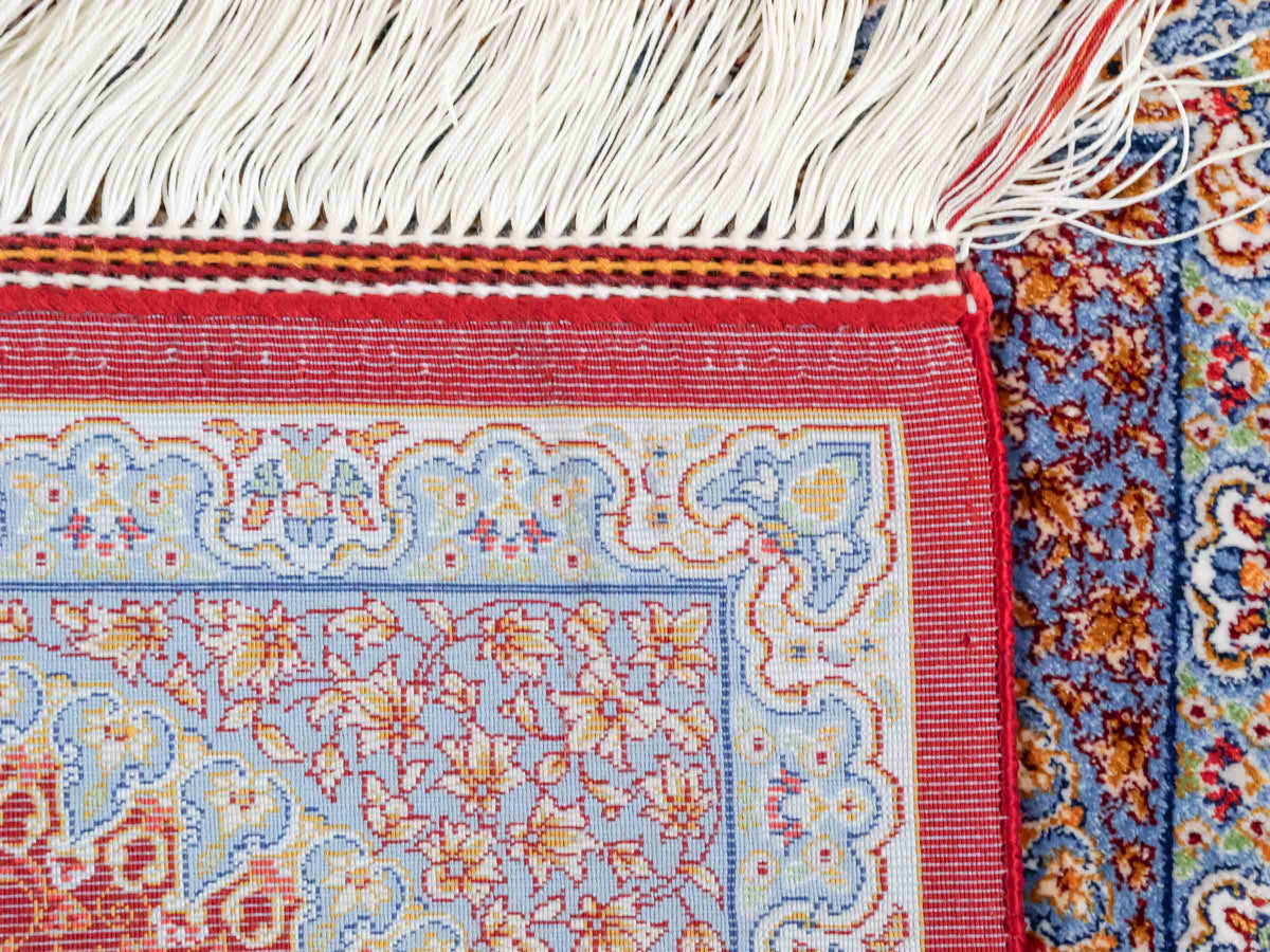 Ghom Maschinenteppich "Fereydun" 40 x 40 cm, mit Medaillon, Rot-Orange, aus pflanzlicher Seide (Viskose), Hand-Finished. Teppichnummer: V28RD016H. Persian Luxury Collection by Khademi. Made in Iran / Persia – Vertrieb durch JUPITER Intl.
