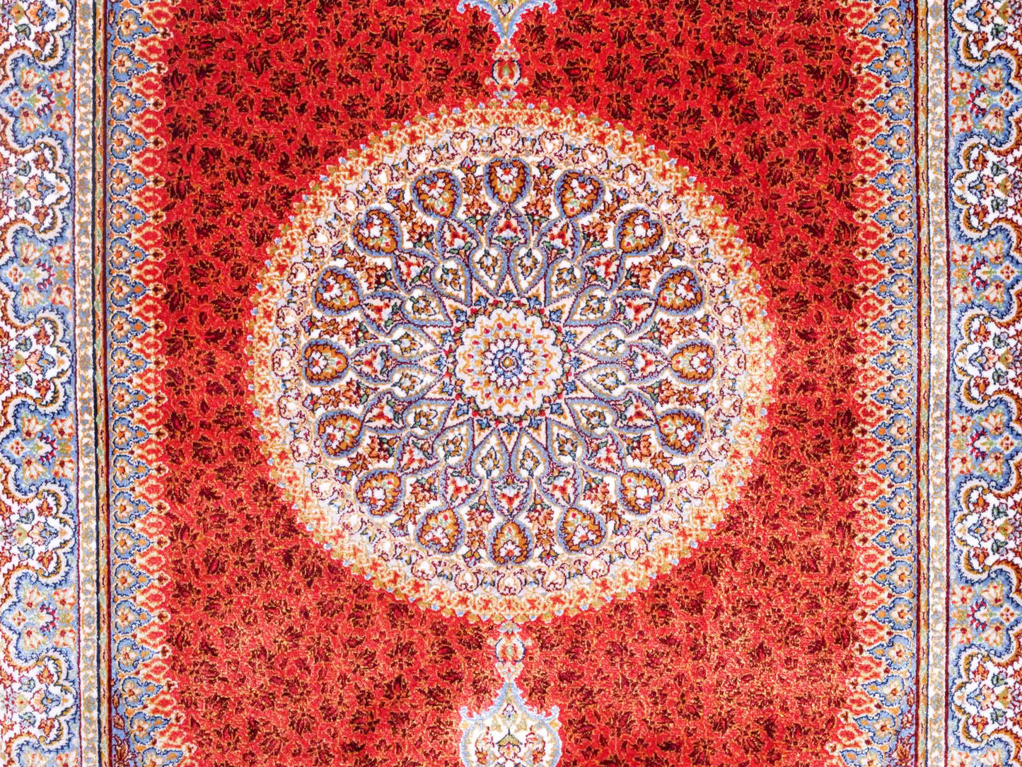 Ghom Maschinenteppich "Fereydun" 90 x 60 cm aus pflanzlicher Seide (Viskose) mit Medaillon, Orange. Teppichnummer: V28BU054M. Persian Luxury Collection by Khademi. Made in Iran / Persia – Vertrieb durch JUPITER Intl.