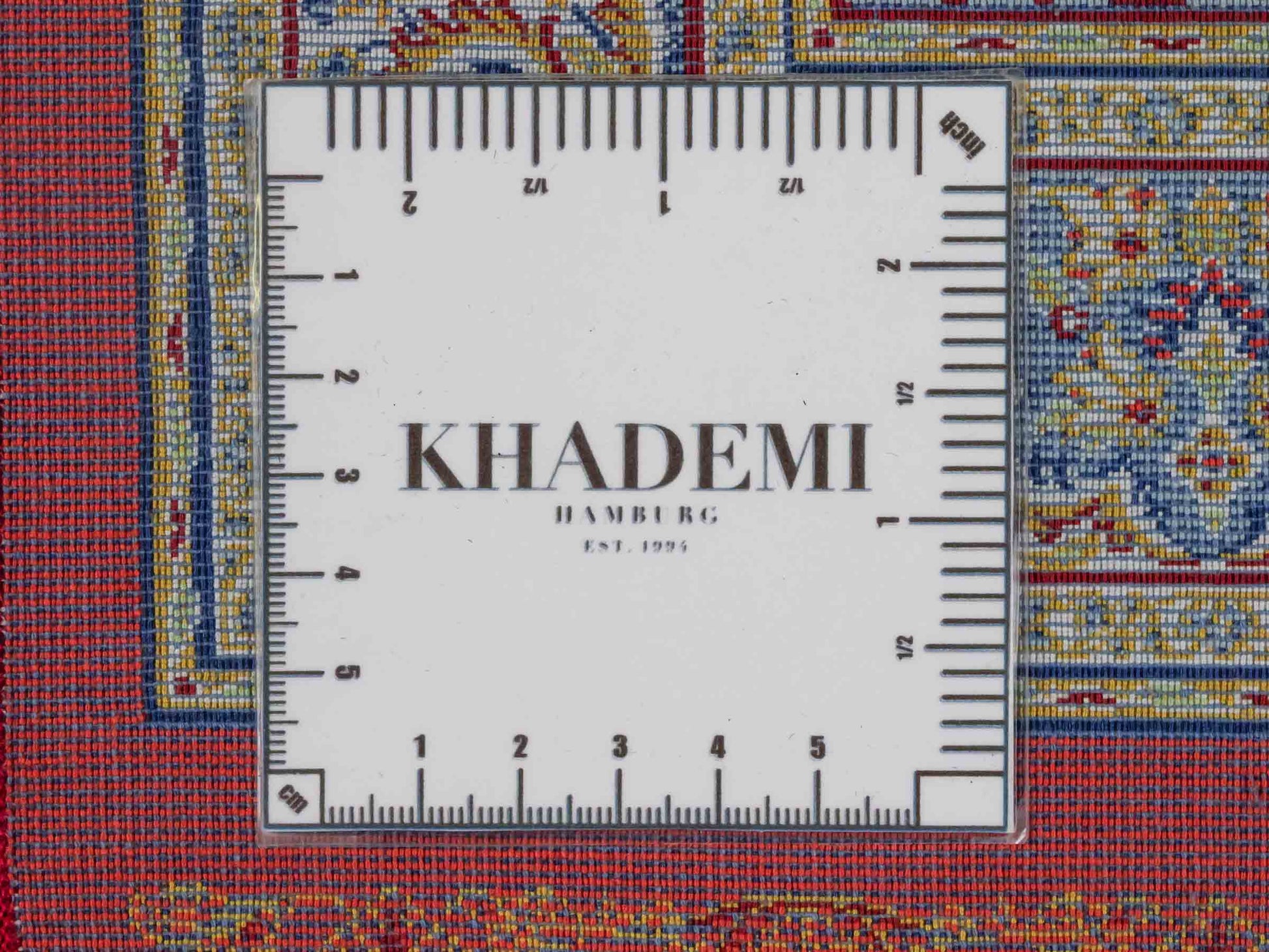Ghom Maschinenteppich "Fereydun" 90 x 60 cm aus pflanzlicher Seide (Viskose) mit Medaillon, Orange. Teppichnummer: V28BU054M. Persian Luxury Collection by Khademi. Made in Iran / Persia – Vertrieb durch JUPITER Intl.