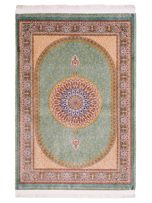 Ghom Maschinenteppich "Fereydun" 90 x 60 cm aus pflanzlicher Seide (Viskose) mit Medaillon, Türkis. Teppichnummer: V28TL054M. Persian Luxury Collection by Khademi. Made in Iran / Persia – Vertrieb durch JUPITER Intl.