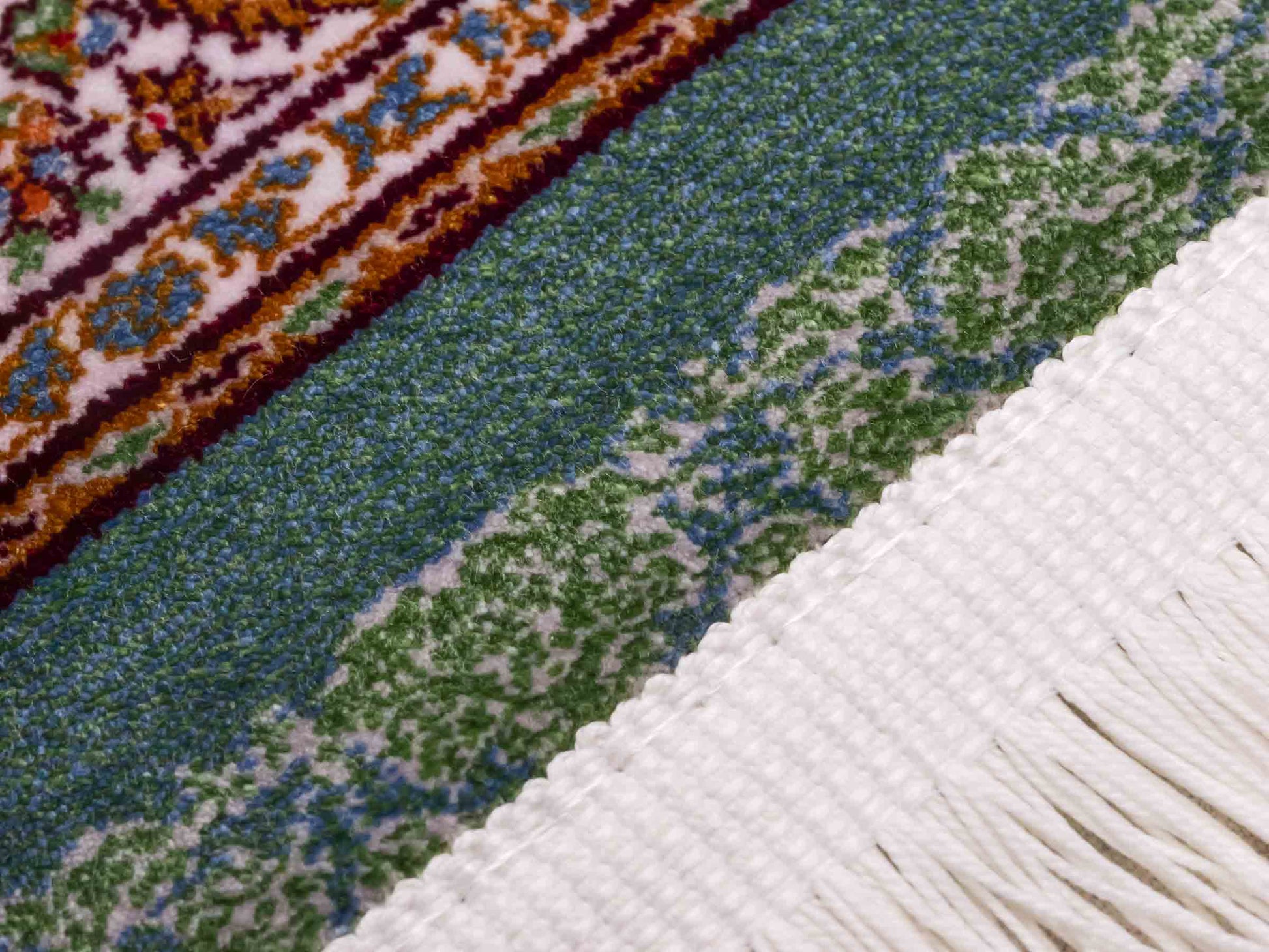 Ghom Maschinenteppich "Fereydun" 90 x 60 cm aus pflanzlicher Seide (Viskose) mit Medaillon, Türkis. Teppichnummer: V28TL054M. Persian Luxury Collection by Khademi. Made in Iran / Persia – Vertrieb durch JUPITER Intl.