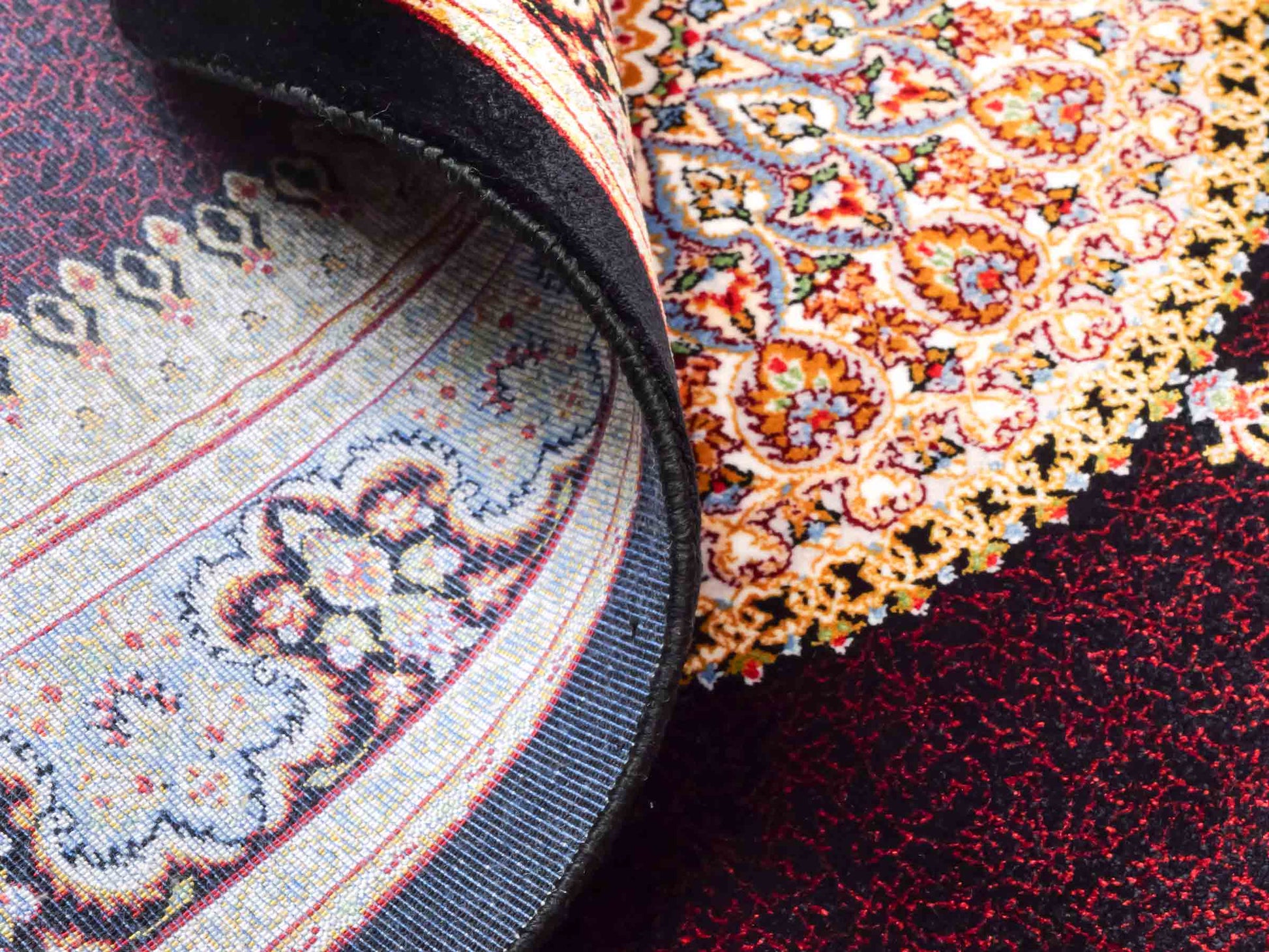 Ghom Maschinenteppich "Firuz" 90 x 60 cm aus pflanzlicher Seide (Viskose) mit Medaillon, Schwarz. Teppichnummer: V31BK054H. Persian Luxury Collection by Khademi. Made in Iran / Persia – Vertrieb durch JUPITER Intl.