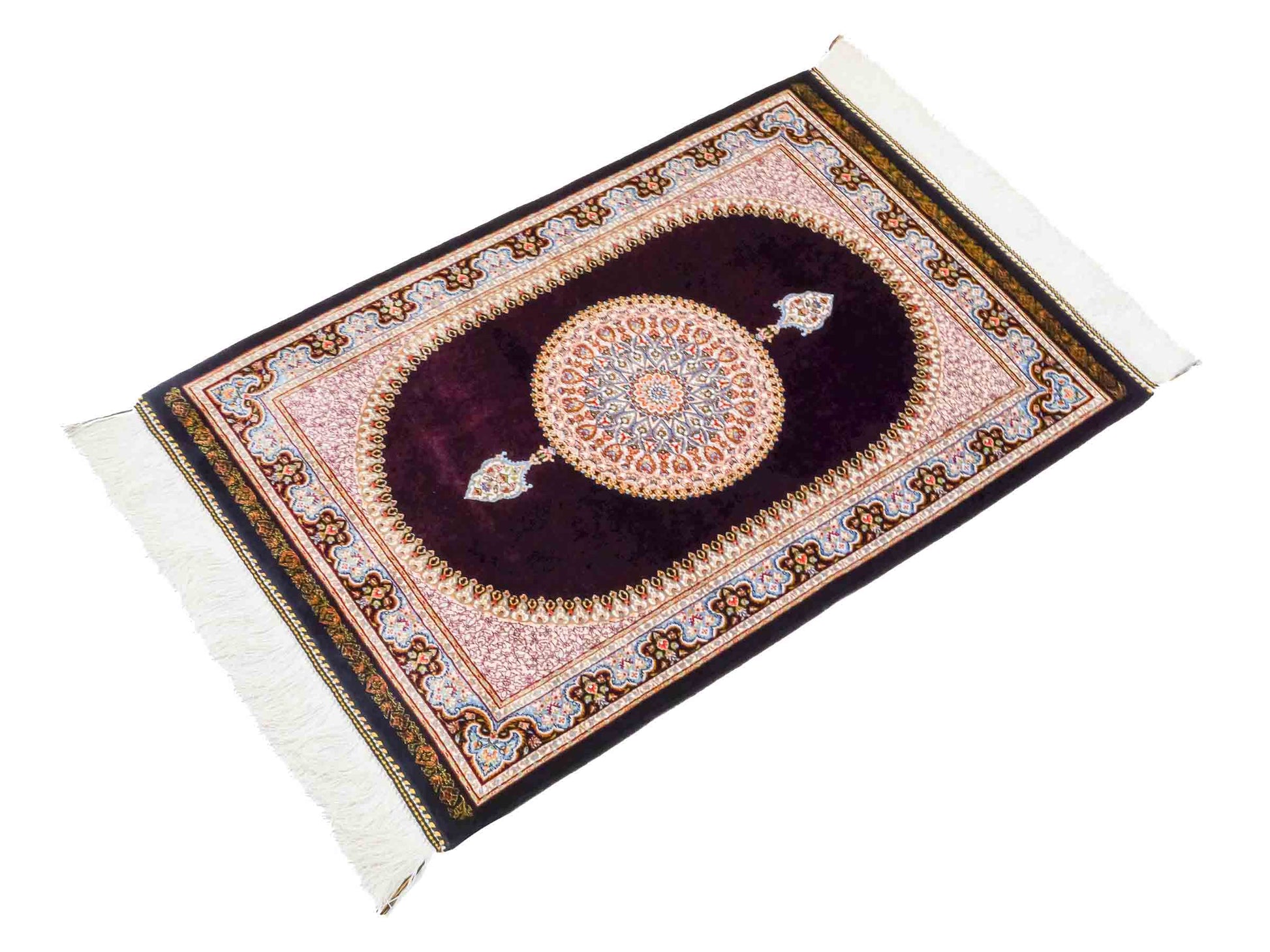 Ghom Maschinenteppich "Firuz" 90 x 60 cm aus pflanzlicher Seide (Viskose) mit Medaillon, Schwarz. Teppichnummer: V31BK054H. Persian Luxury Collection by Khademi. Made in Iran / Persia – Vertrieb durch JUPITER Intl.