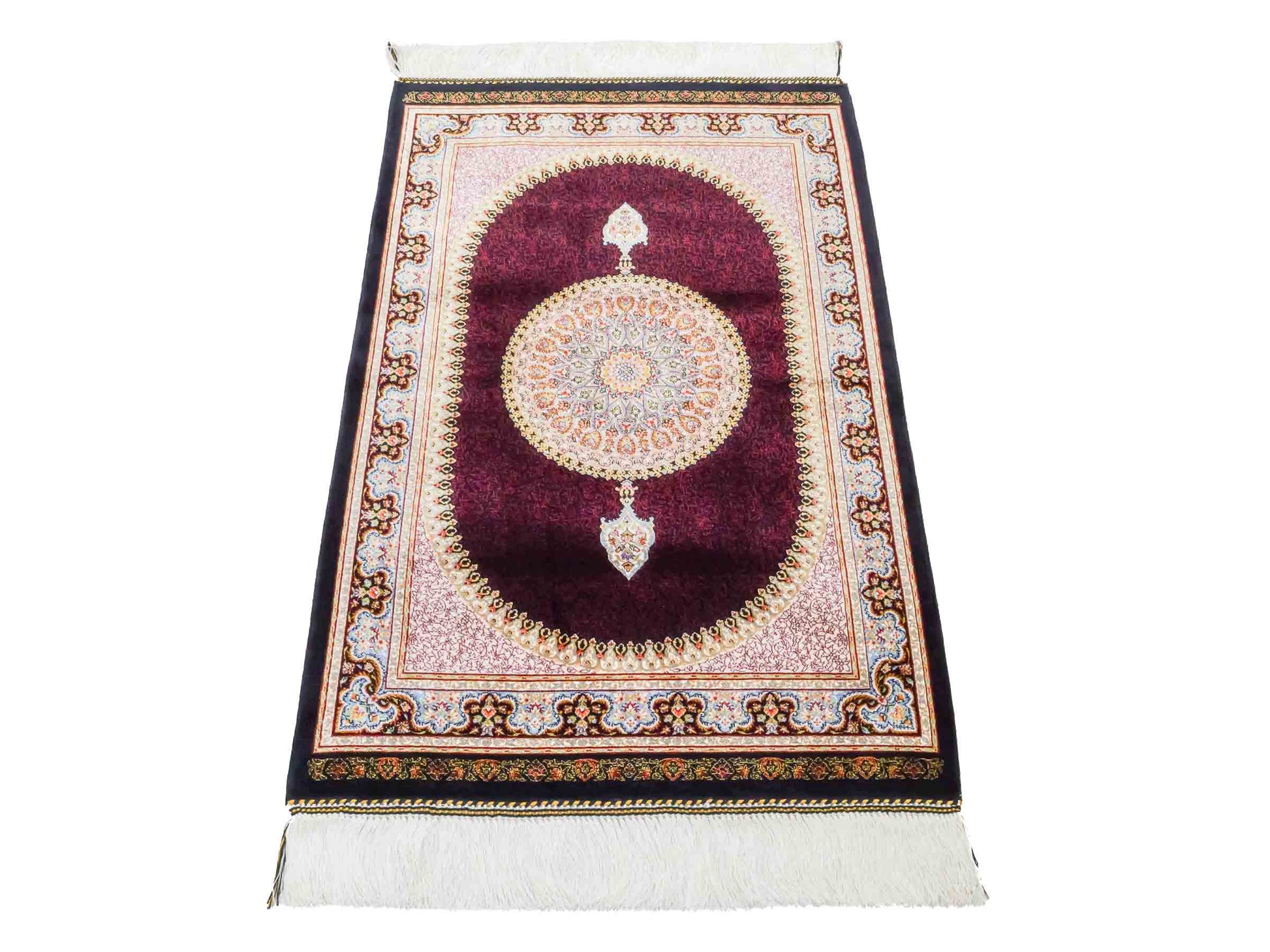 Ghom Maschinenteppich "Firuz" 90 x 60 cm aus pflanzlicher Seide (Viskose) mit Medaillon, Schwarz. Teppichnummer: V31BK054H. Persian Luxury Collection by Khademi. Made in Iran / Persia – Vertrieb durch JUPITER Intl.