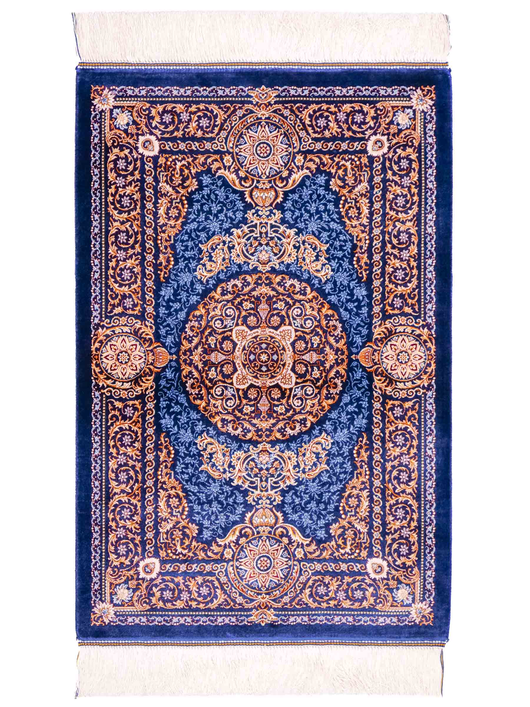 Ghom Maschinenteppich "Firuzan" 90 x 60 cm aus pflanzlicher Seide (Viskose) mit Medaillon, Navy-Blau. Teppichnummer: V36NY054H. Persian Luxury Collection by Khademi. Made in Iran / Persia – Vertrieb durch JUPITER Intl.
